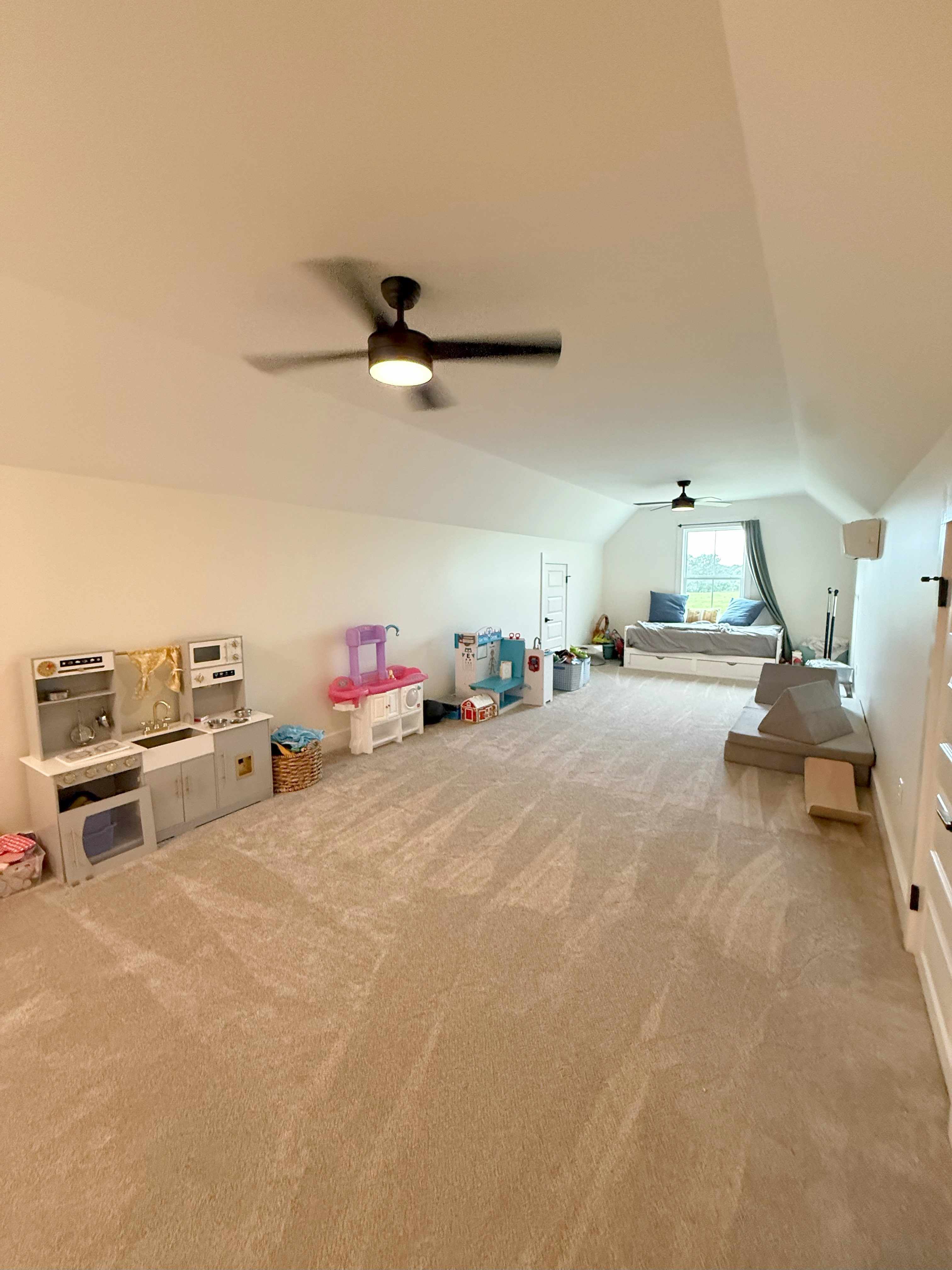 Headland, Alabama, 36345, United States, 4 Bedrooms Bedrooms, ,4 BathroomsBathrooms,Residential,For Sale,1977217