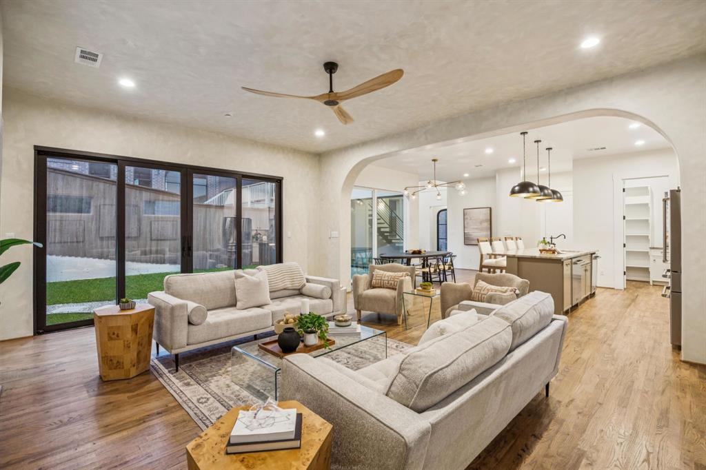 Dallas, Texas, 75211, United States, 4 Bedrooms Bedrooms, ,3 BathroomsBathrooms,Residential,For Sale,1988260