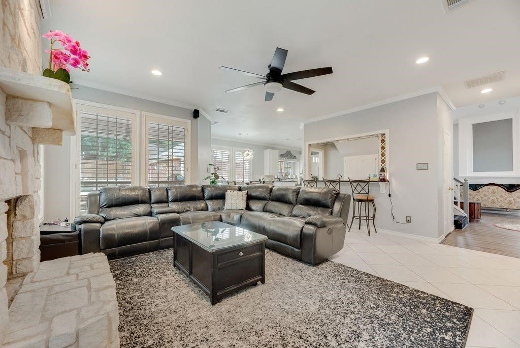 Grapevine, Texas, 76051, United States, 4 Bedrooms Bedrooms, ,3 BathroomsBathrooms,Residential,For Sale,2018283