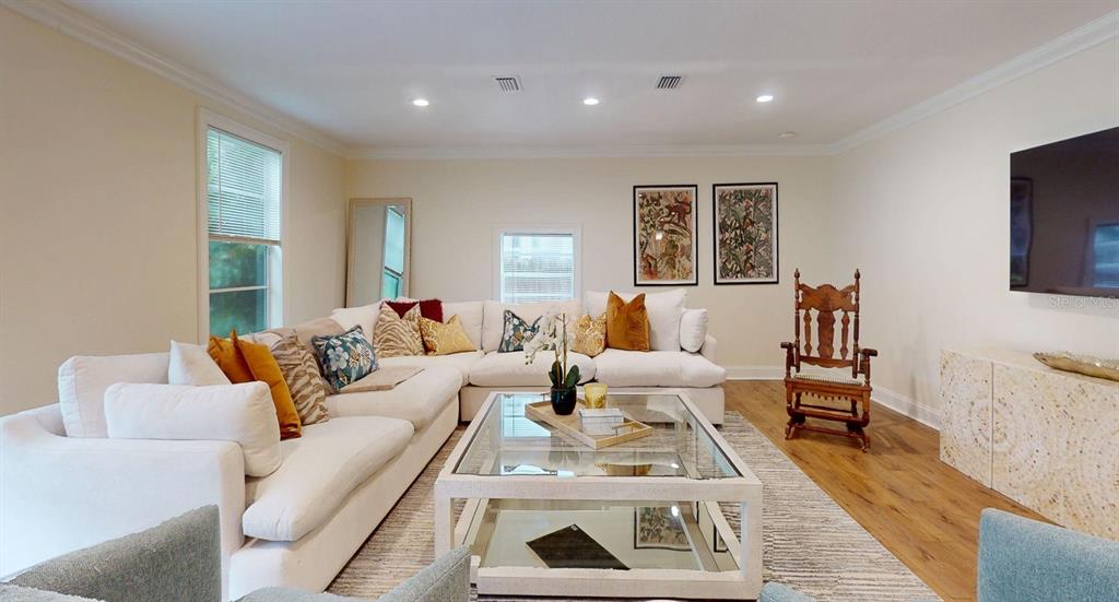 St Petersburg, Florida, 33713, United States, 3 Bedrooms Bedrooms, ,2 BathroomsBathrooms,Residential,For Sale,1985545