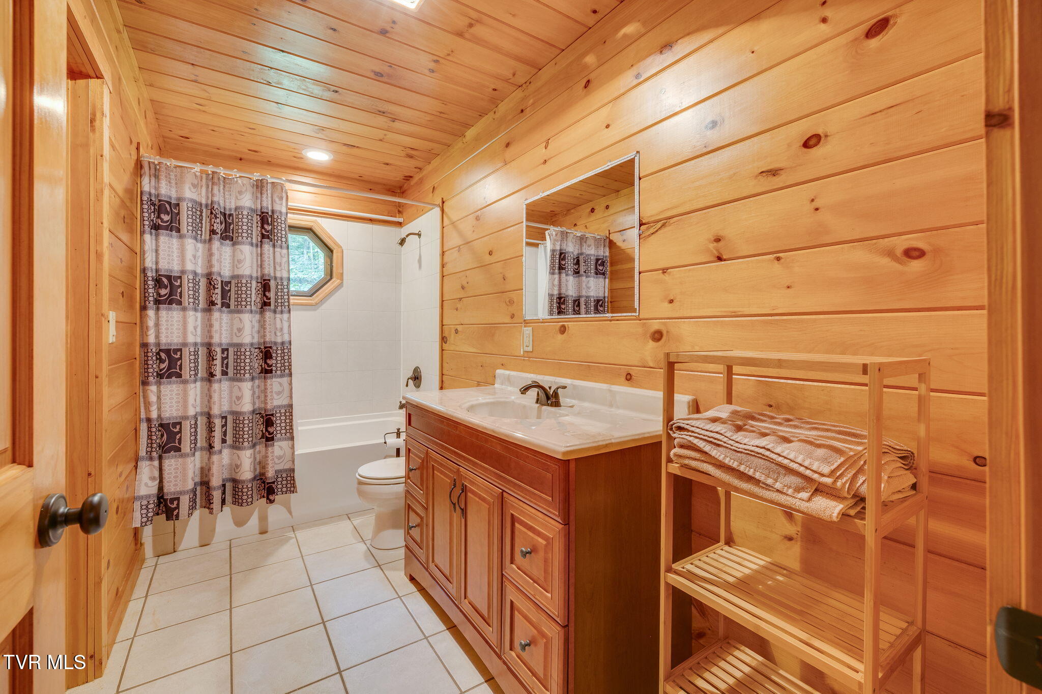 Butler, Tennessee, 37640, United States, 2 Bedrooms Bedrooms, ,3 BathroomsBathrooms,Residential,For Sale,1914007