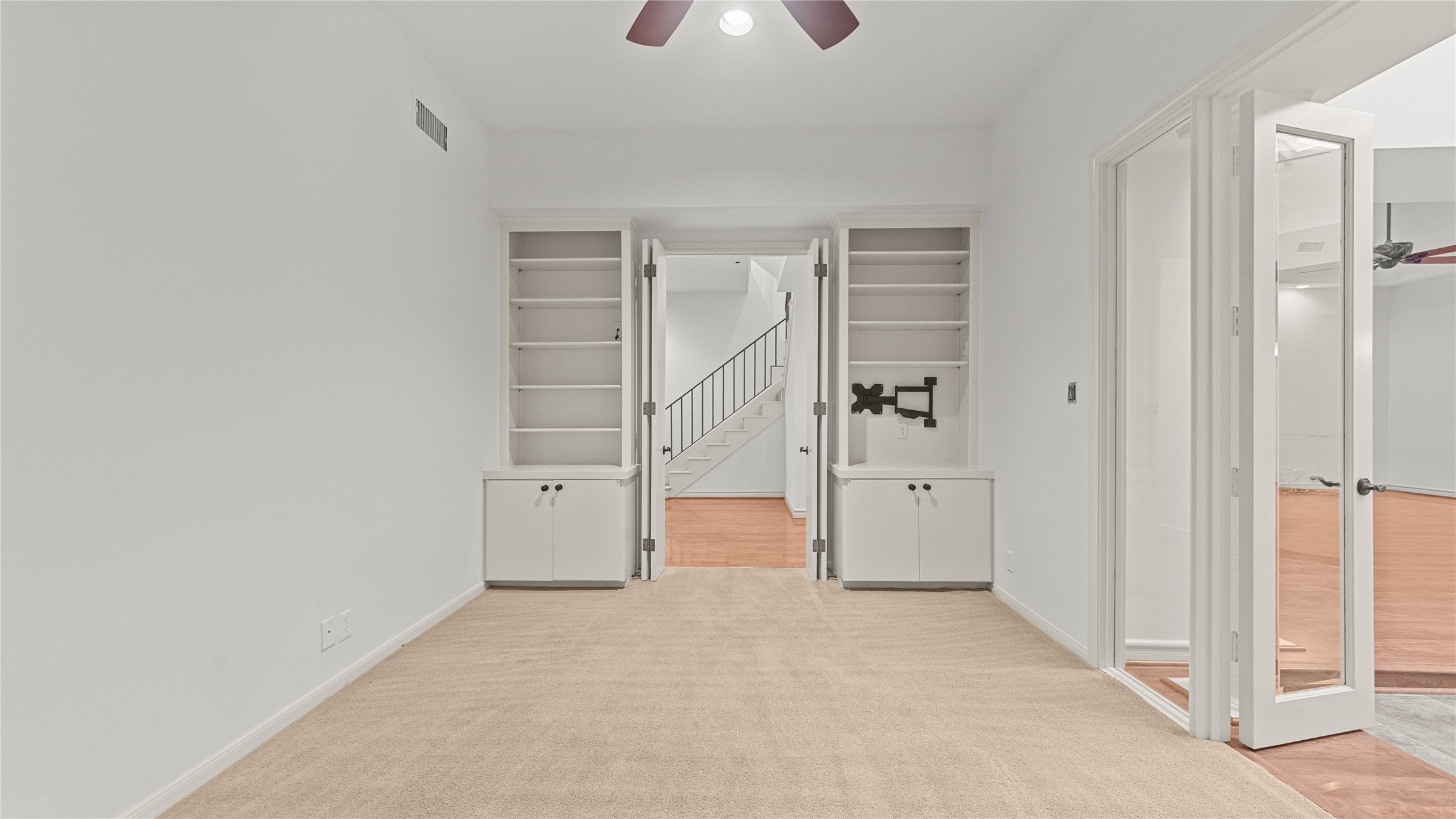 Houston, Texas, 77056, United States, 3 Bedrooms Bedrooms, ,5 BathroomsBathrooms,Residential,For Sale,1911069