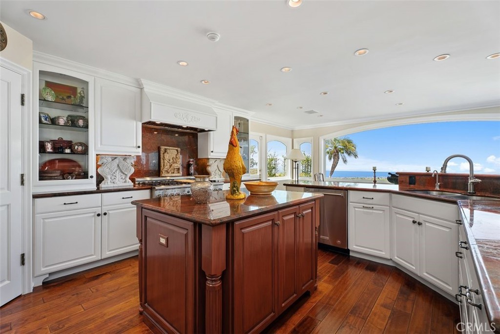 Corona del Mar, California, 92625, United States, 5 Bedrooms Bedrooms, ,5 BathroomsBathrooms,Residential,For Sale,1918419