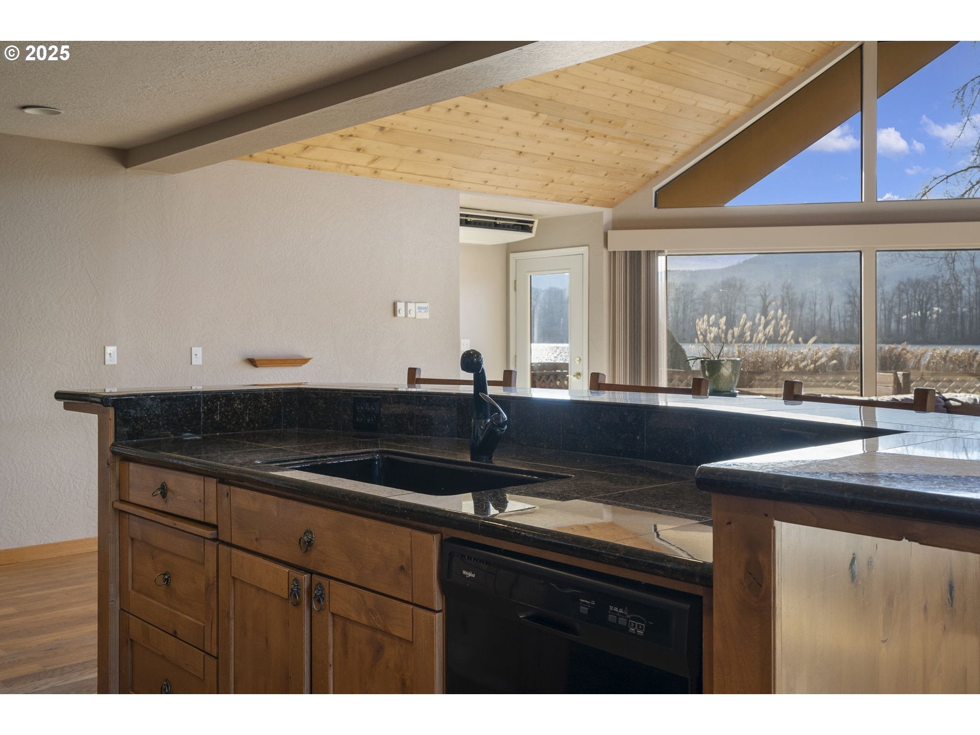 Cathlamet, Washington, 98612, United States, 3 Bedrooms Bedrooms, ,4 BathroomsBathrooms,Residential,For Sale,1975452