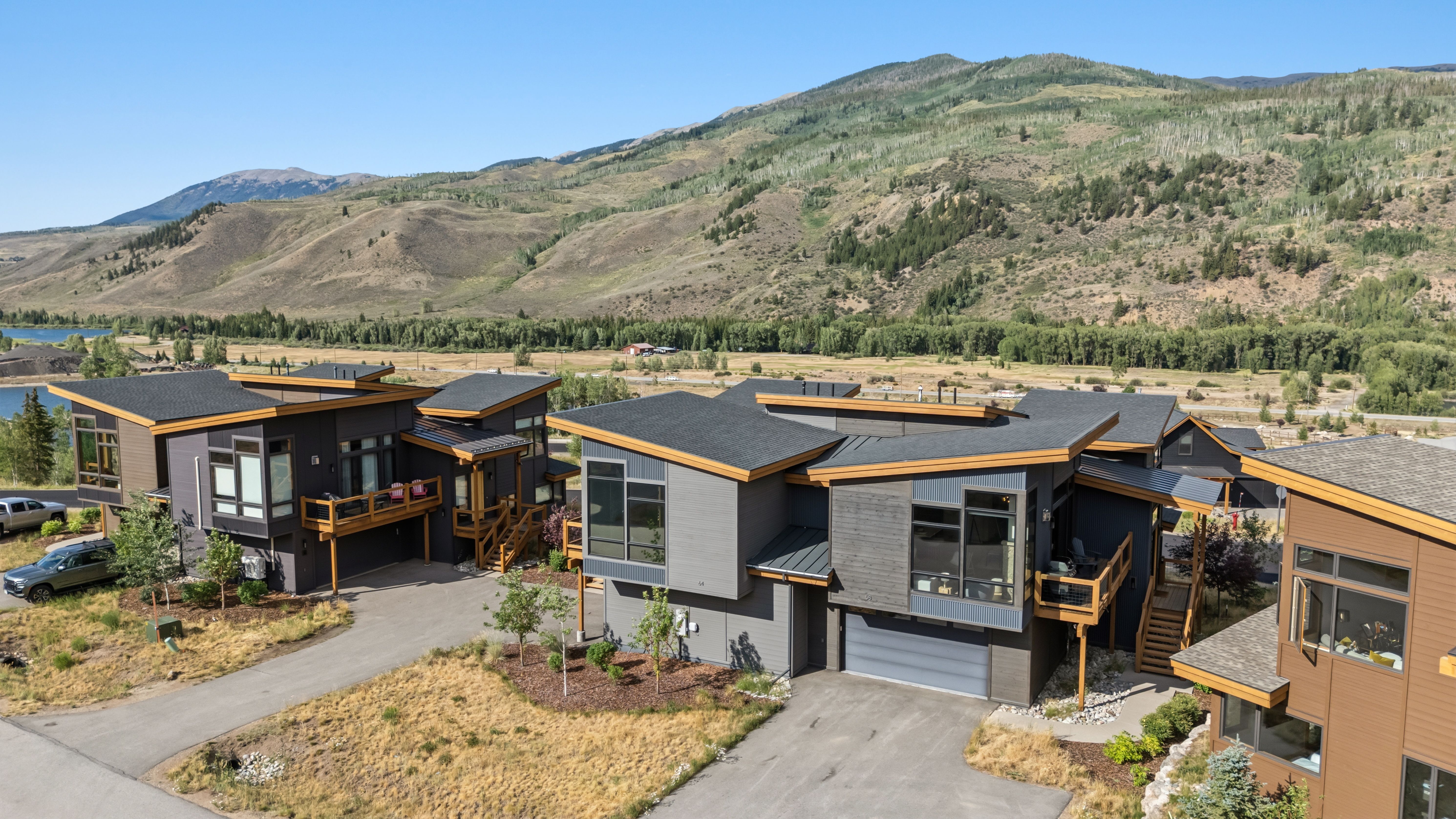  Beautifully Furnished Duplex in Highly Sought After Summit Sky Ranch Community - 物件實景