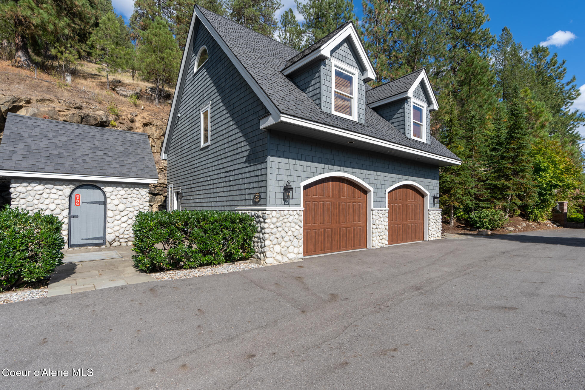 Coeur d'Alene, Idaho, 83814, United States, 4 Bedrooms Bedrooms, ,5 BathroomsBathrooms,Residential,For Sale,1864122