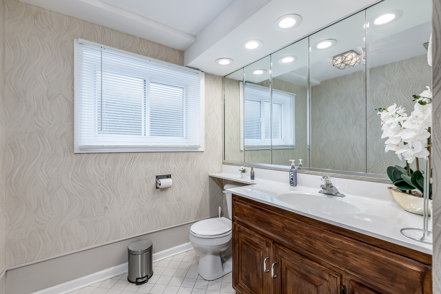 Morton Grove, Illinois, 60053, United States, 5 Bedrooms Bedrooms, ,3 BathroomsBathrooms,Residential,For Sale,1928760
