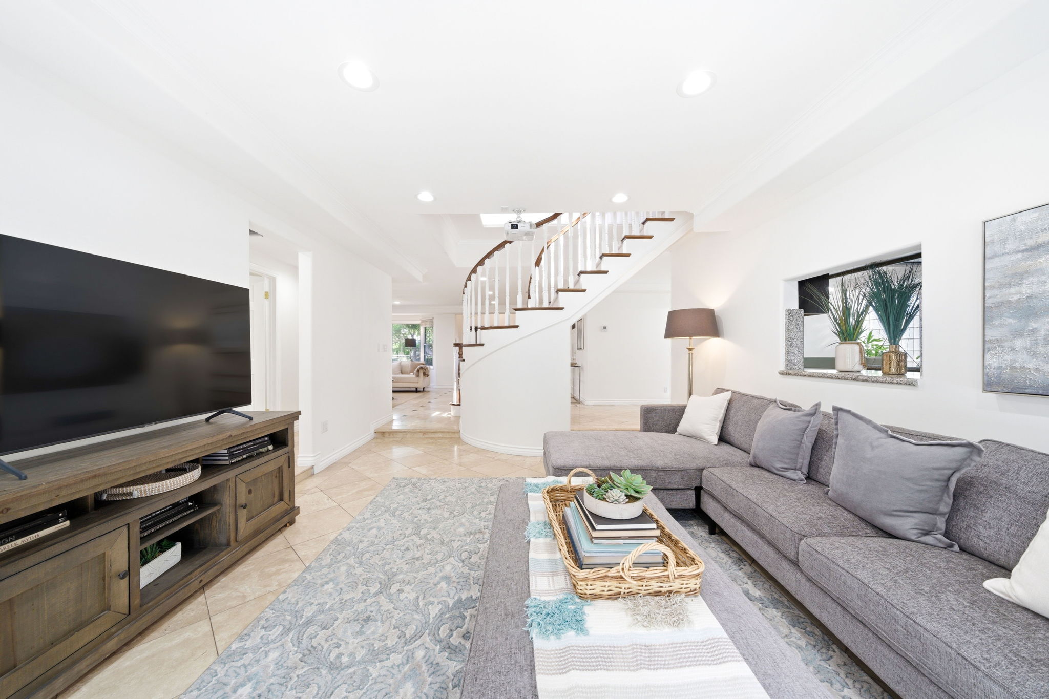  4115 Laurelgrove Ave - 物件實景