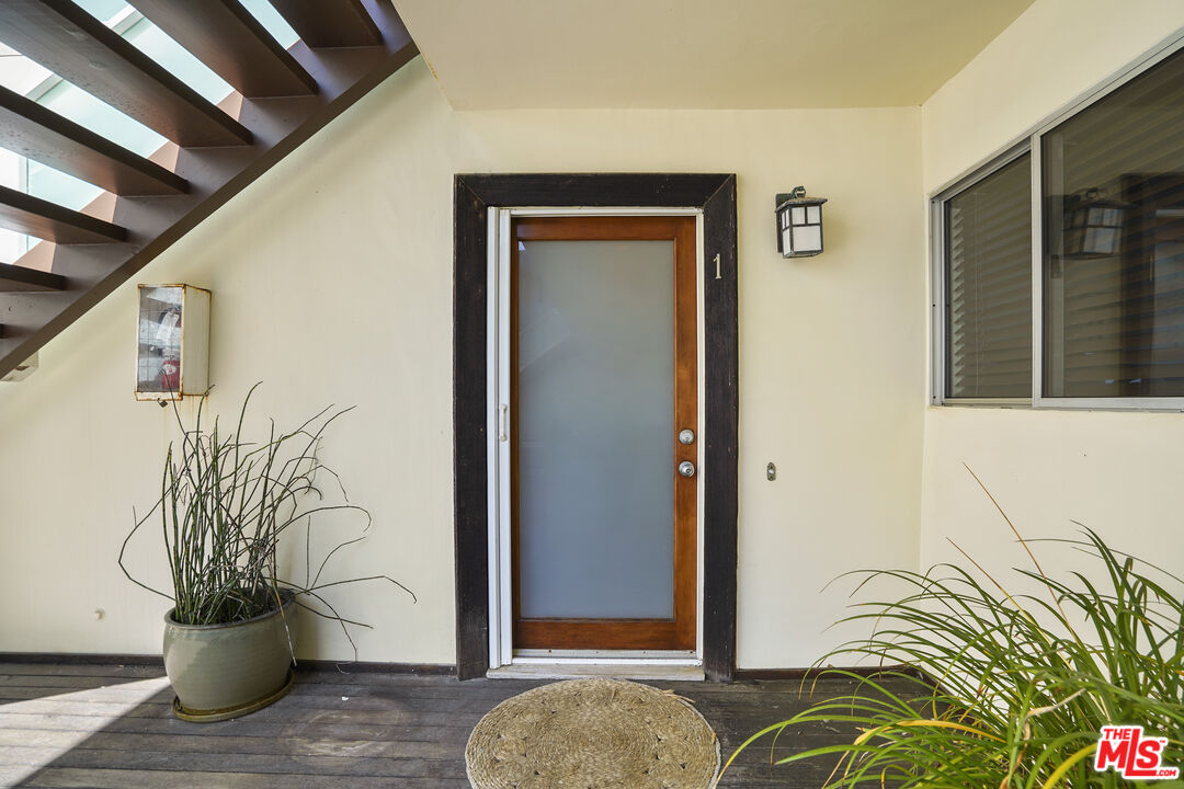 Malibu, California, 90265, United States, 2 Bedrooms Bedrooms, ,2 BathroomsBathrooms,Residential,For Sale,1865571