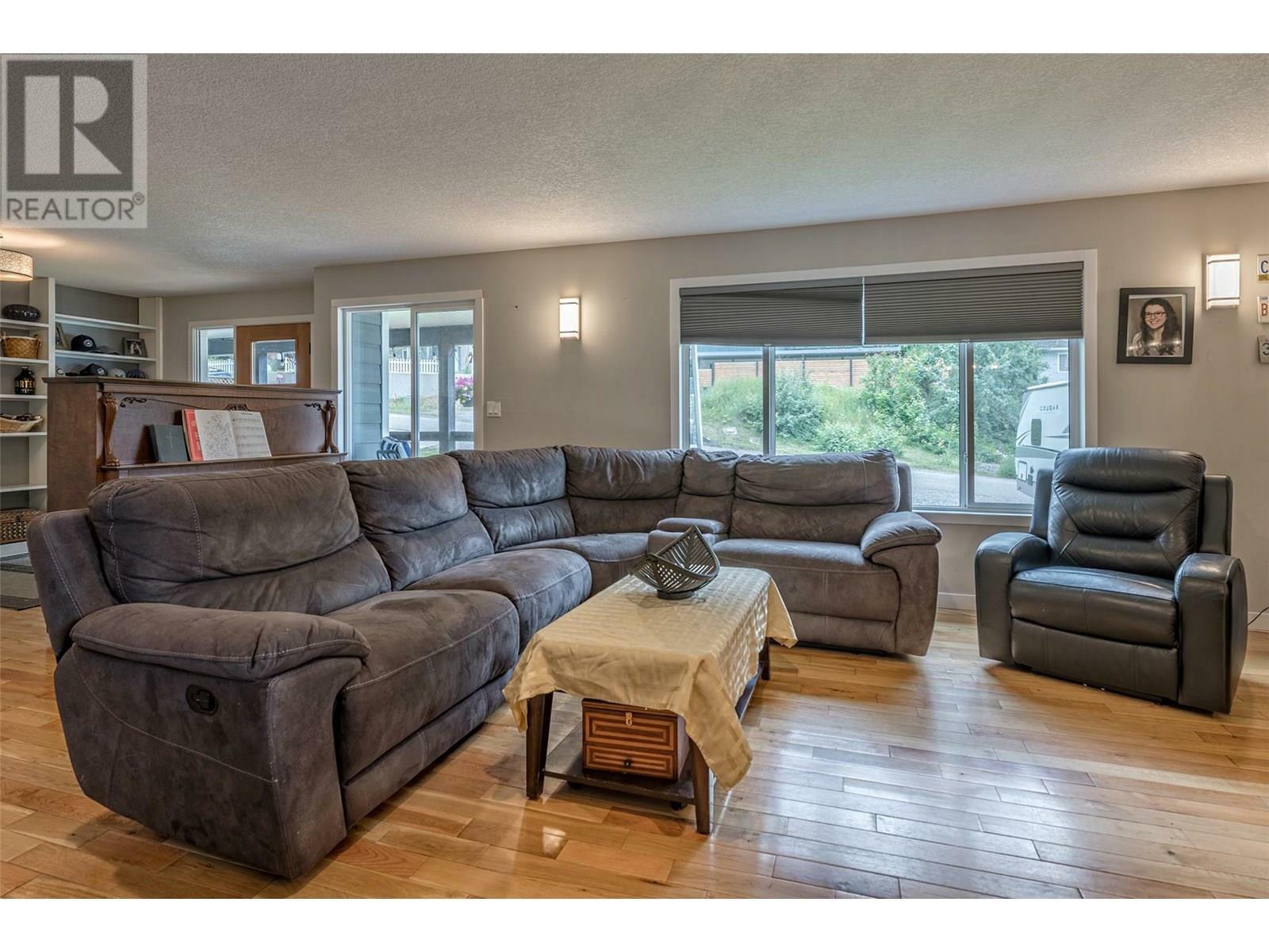 SPALLUMCHEEN, British Columbia, V4Y 0S6, CA, 3 Bedrooms Bedrooms, ,3 BathroomsBathrooms,Residential,For Sale,1874999