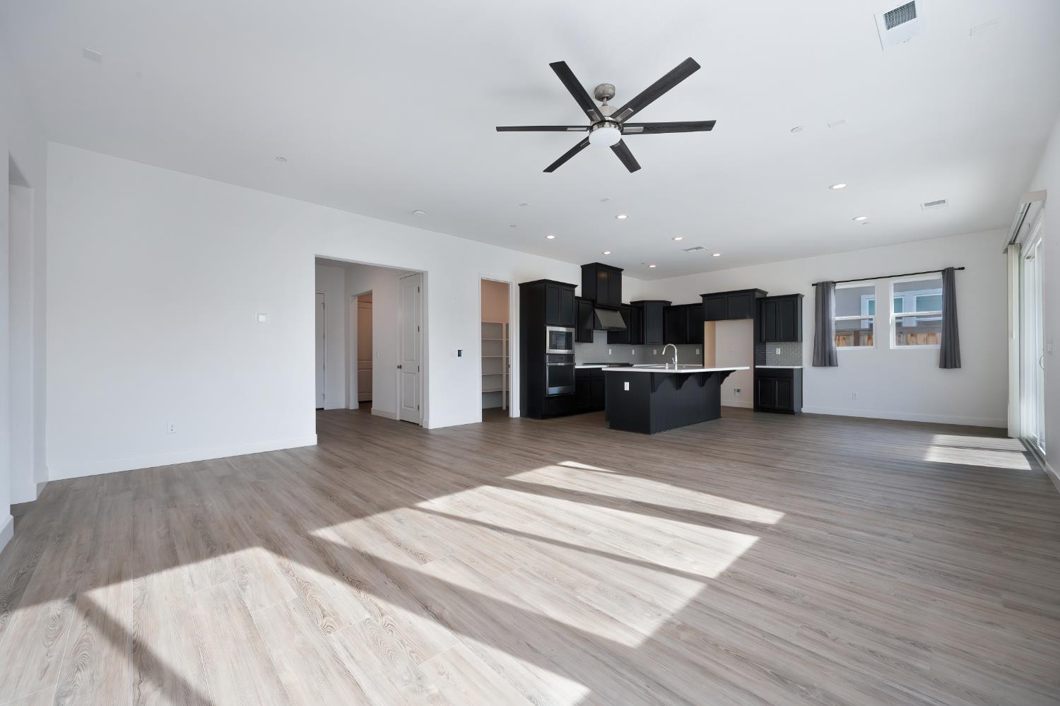 Roseville, California, 95747, United States, 4 Bedrooms Bedrooms, ,4 BathroomsBathrooms,Residential,For Sale,1992933