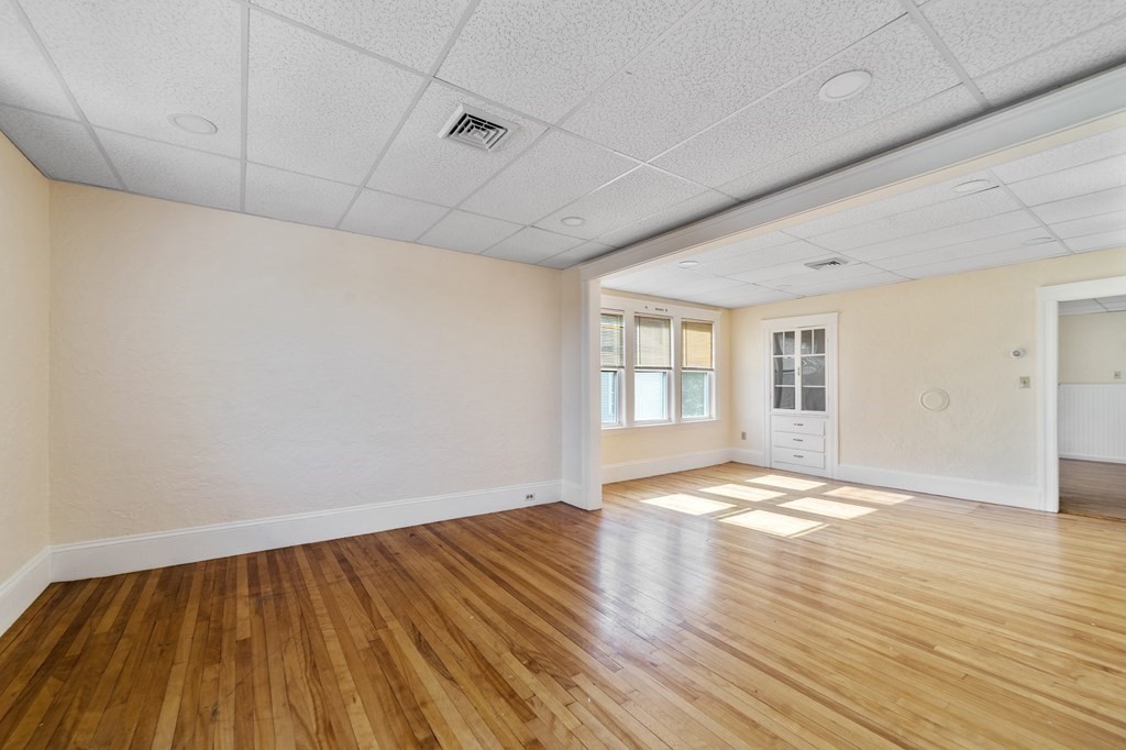 Worcester, Massachusetts, 01603-2339, United States, 9 Bedrooms Bedrooms, ,Residential,For Sale,1979601