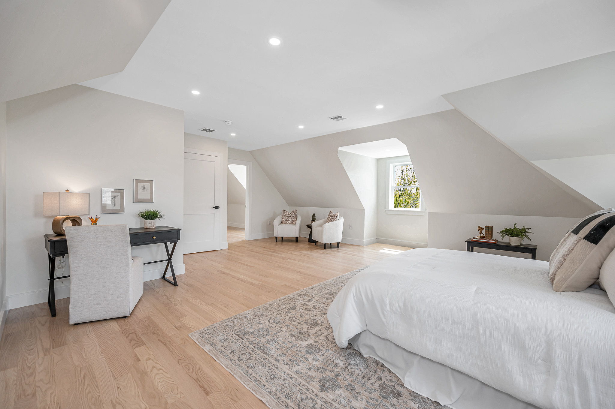 Wakefield, Massachusetts, 01880, United States, 3 Bedrooms Bedrooms, ,3 BathroomsBathrooms,Residential,For Sale,1974087