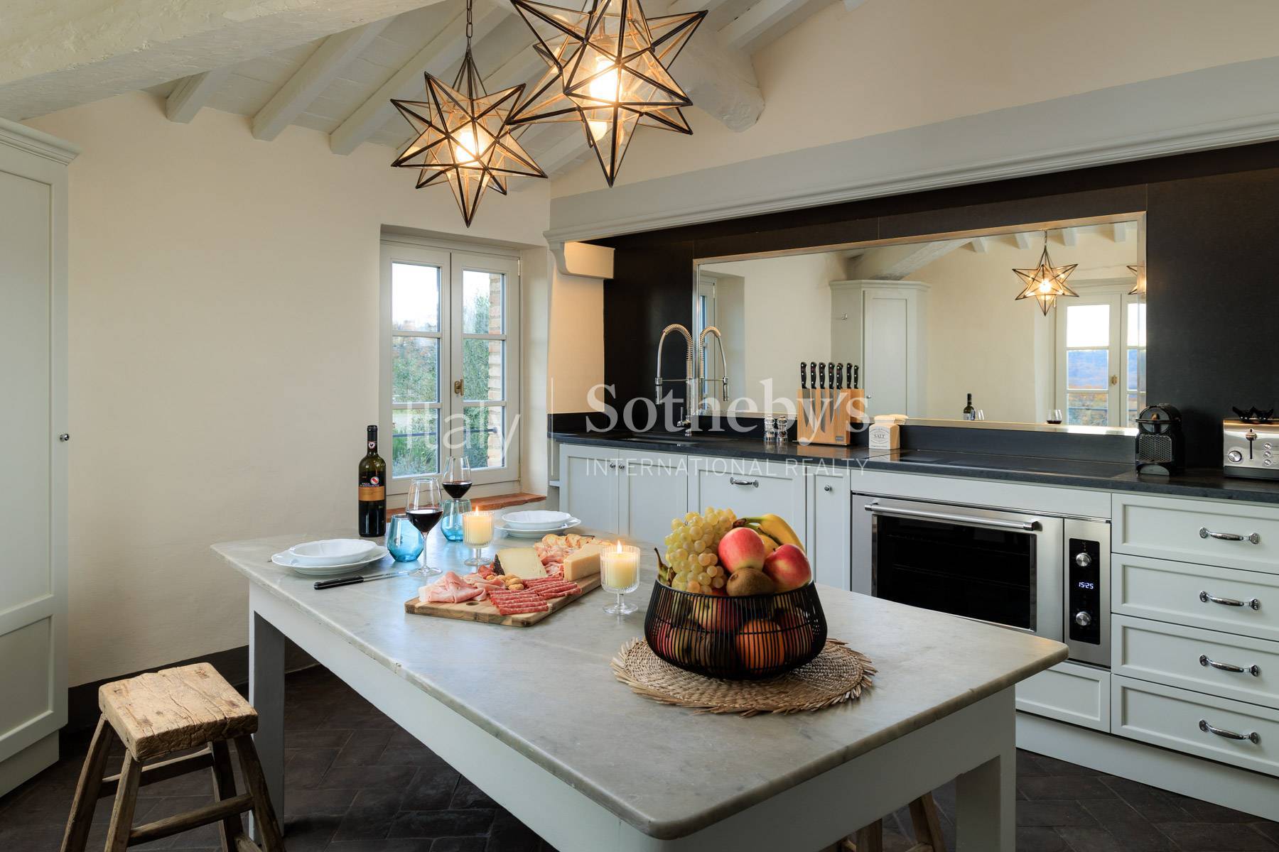  A prestigious wine estate with villa, pool and church - 物件實景