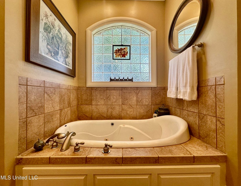 Clinton, Mississippi, 39056, United States, 5 Bedrooms Bedrooms, ,3 BathroomsBathrooms,Residential,For Sale,1904228