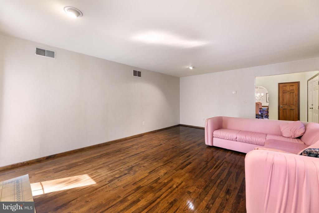 Hightstown, New Jersey, 08520, United States, 5 Bedrooms Bedrooms, ,4 BathroomsBathrooms,Residential,For Sale,1905744