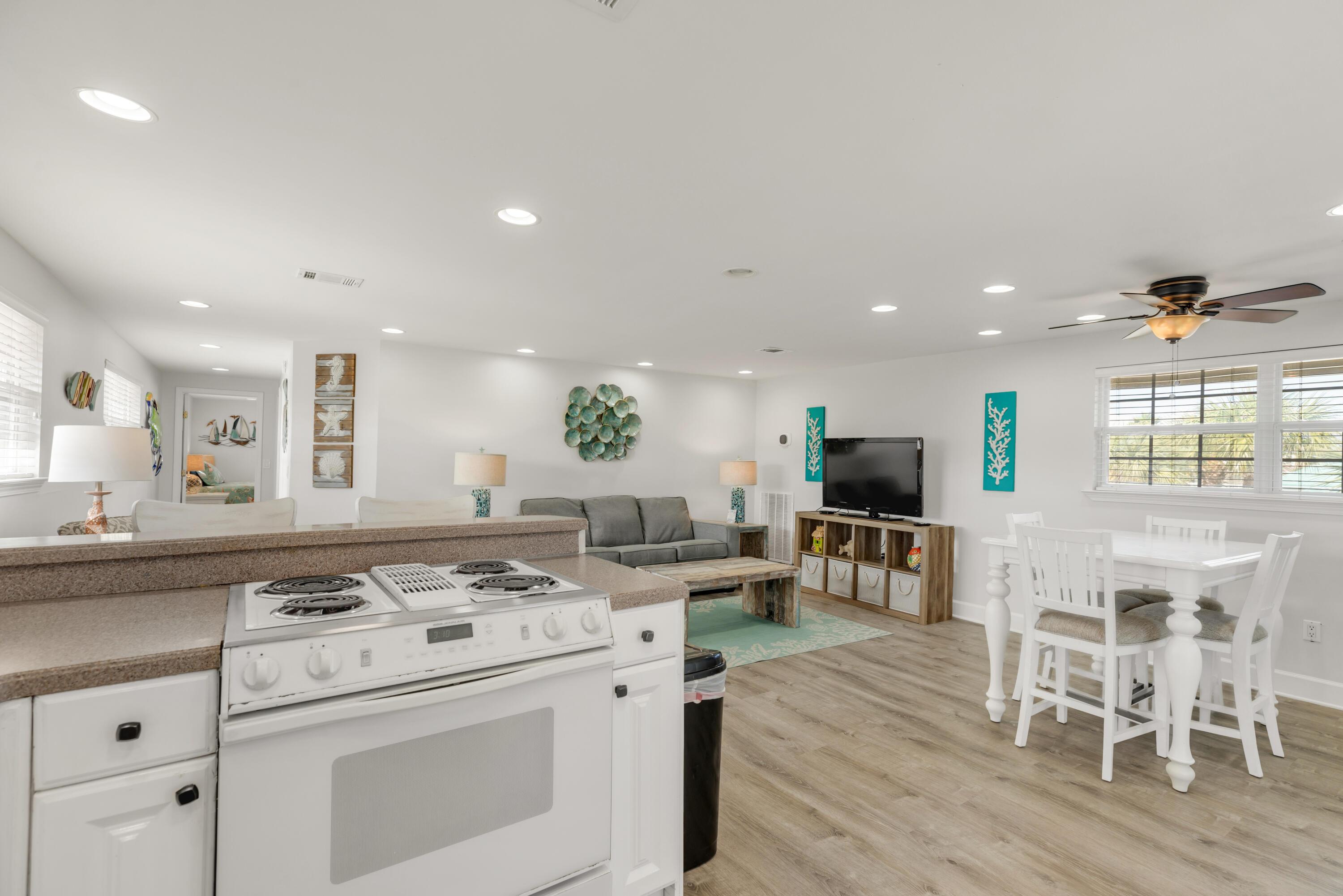 Destin, Florida, 32541, United States, 6 Bedrooms Bedrooms, ,6 BathroomsBathrooms,Residential,For Sale,1996385