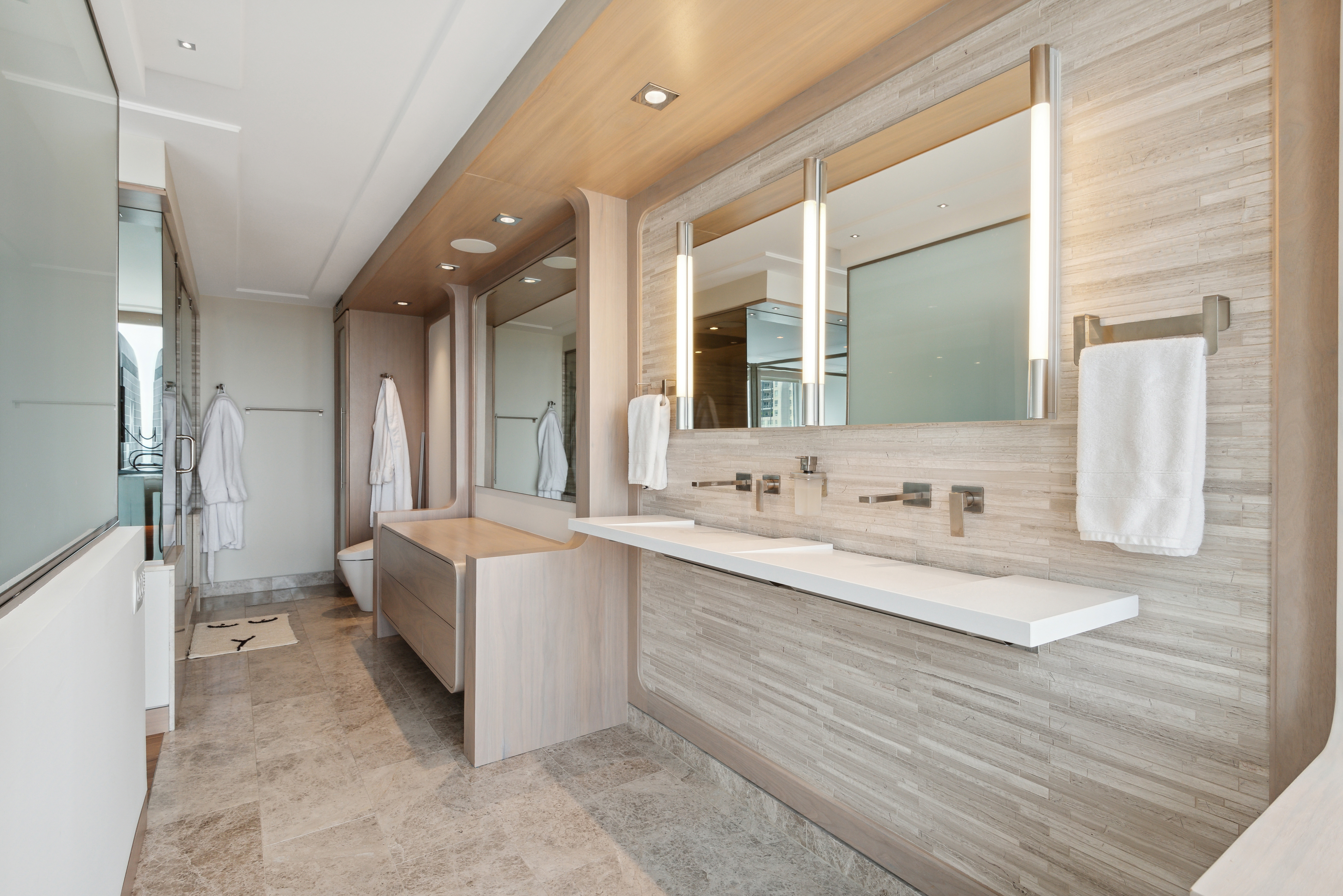  Absolutely Stunning, Penthouse Level Furnished Condo - 物件實景