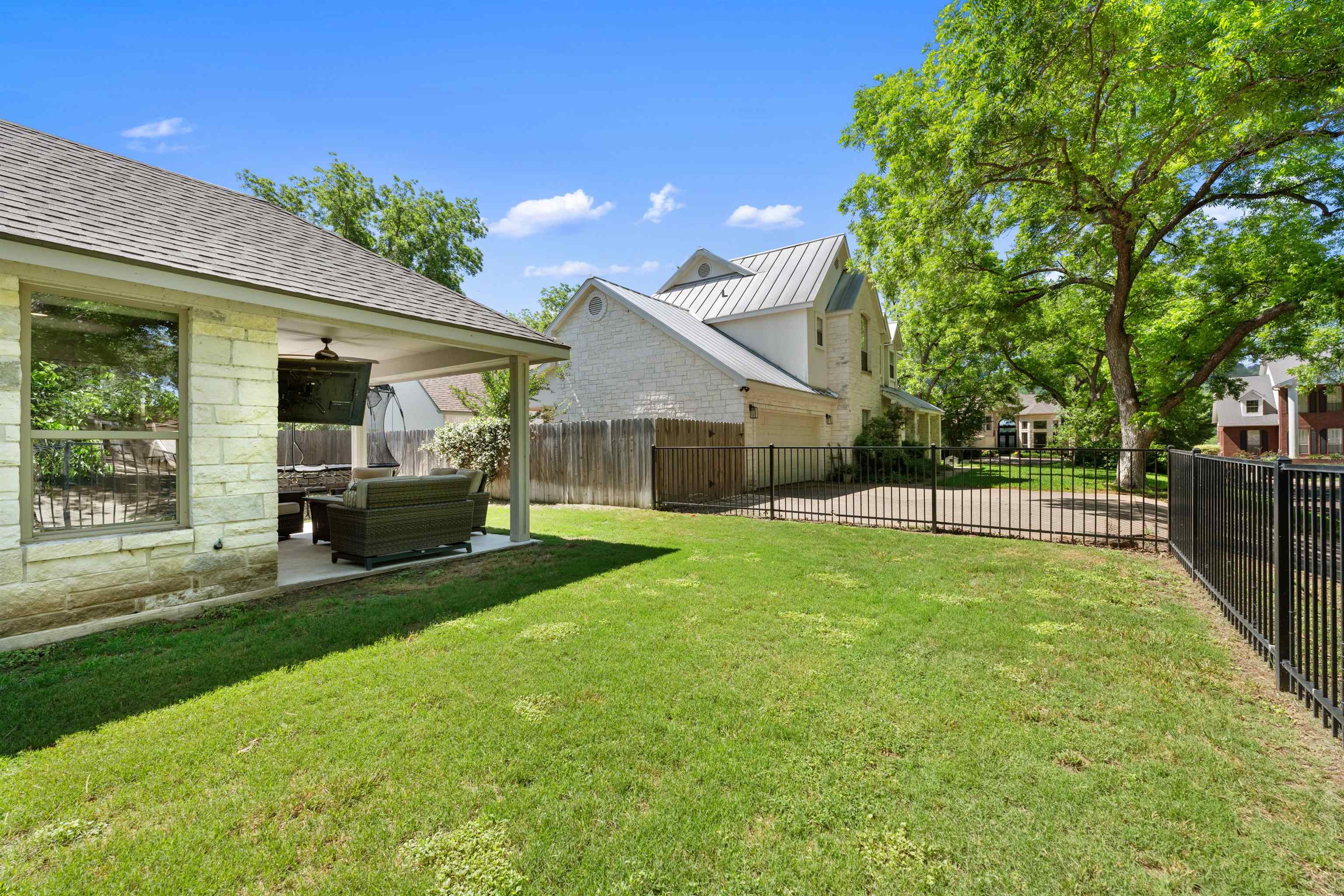 Meadowlakes, Texas, 78654, United States, 5 Bedrooms Bedrooms, ,4 BathroomsBathrooms,Residential,For Sale,1796370