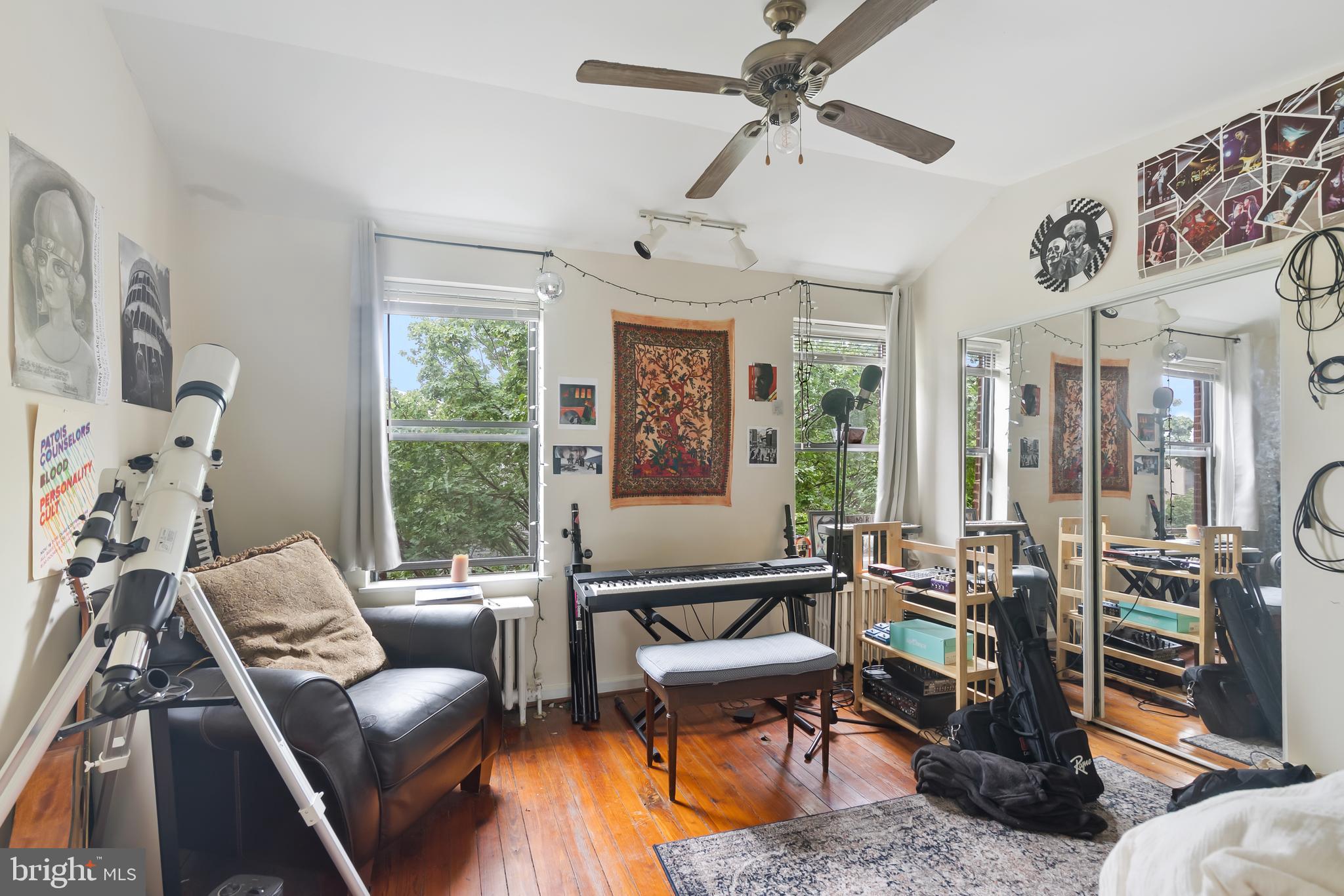 PHILADELPHIA, Pennsylvania, 19147, United States, 4 Bedrooms Bedrooms, ,2 BathroomsBathrooms,Residential,For Sale,1979341