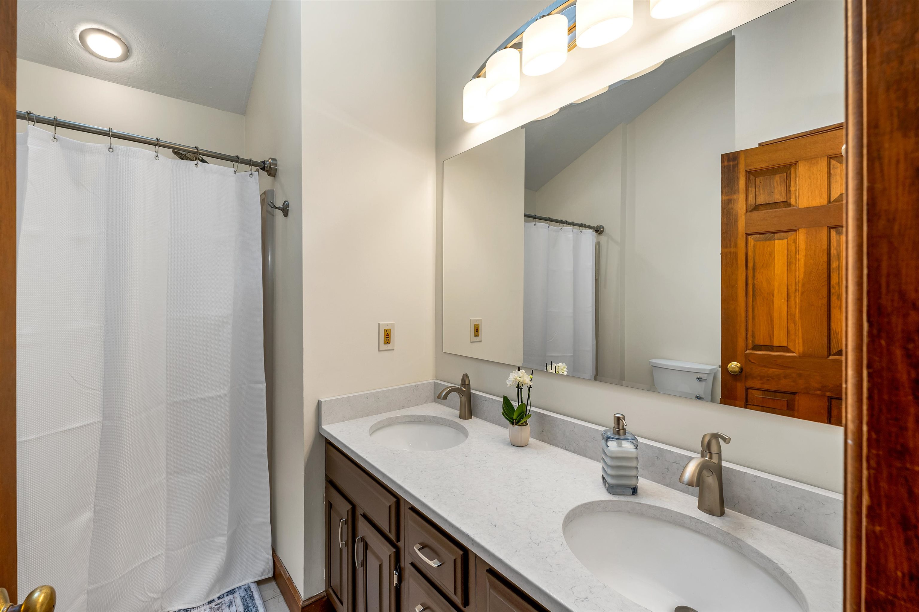 Salem, New Hampshire, 03079, United States, 4 Bedrooms Bedrooms, ,3 BathroomsBathrooms,Residential,For Sale,1924939