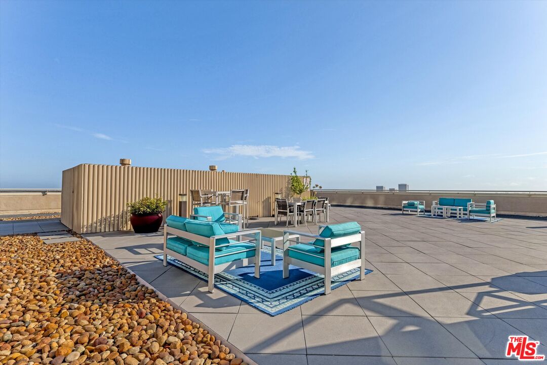 Los Angeles, California, 90024, United States, 2 Bedrooms Bedrooms, ,1 BathroomBathrooms,Residential,For Sale,1939322