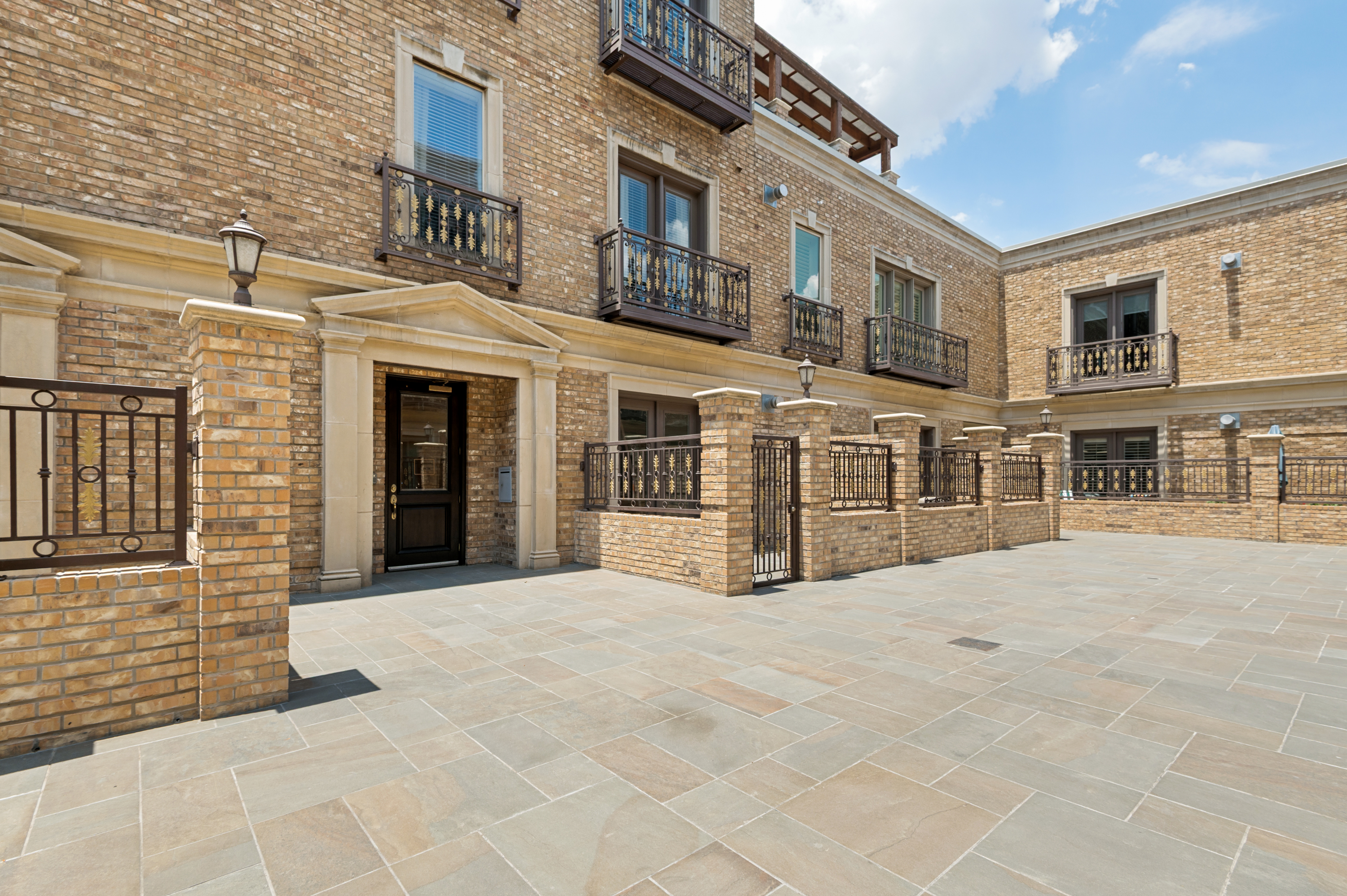  Move right in ... meticulously maintained Midrise in coveted Preston Hollow - 物件實景