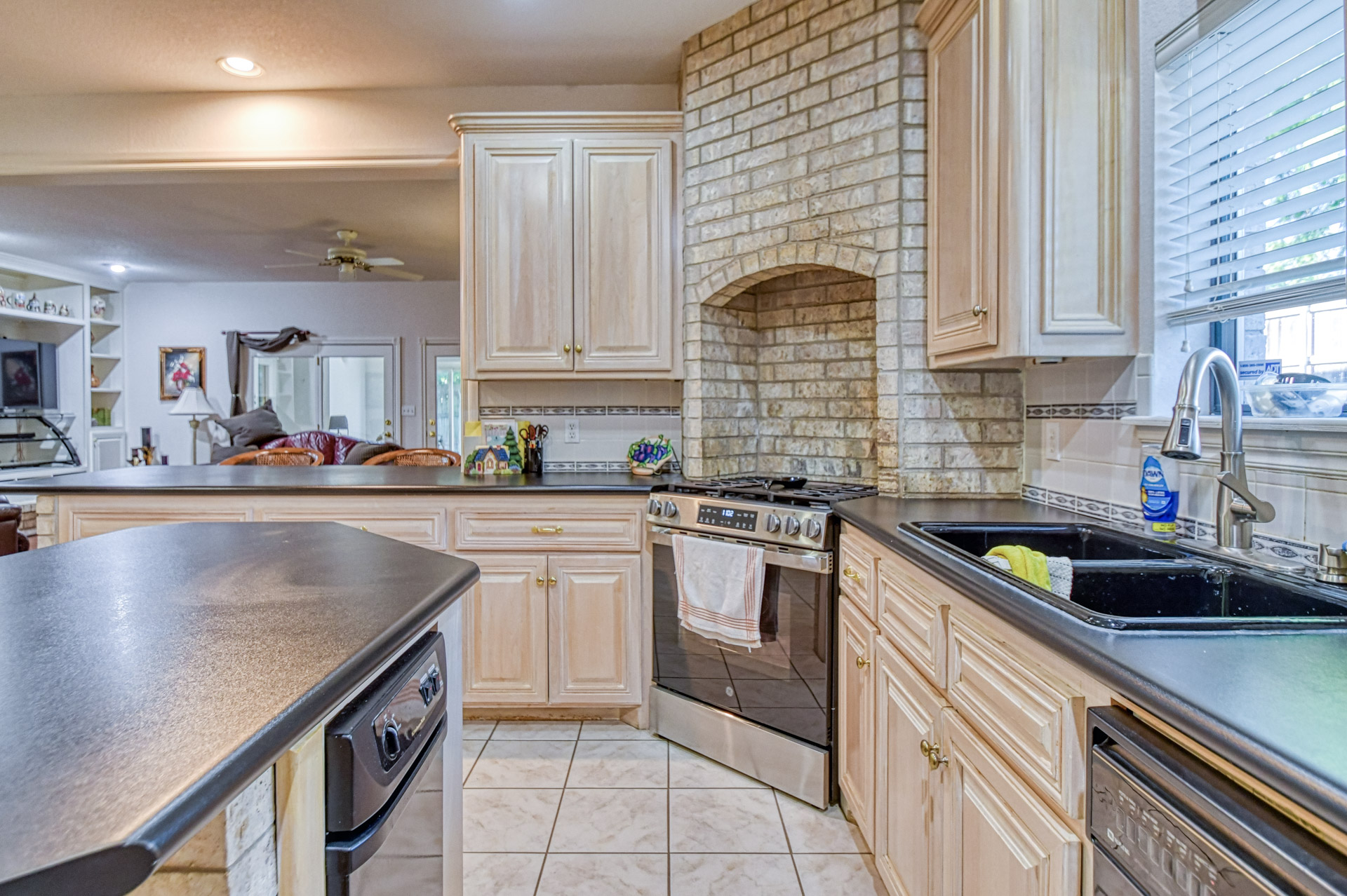 Norman, Oklahoma, 73072, United States, 4 Bedrooms Bedrooms, ,3 BathroomsBathrooms,Residential,For Sale,1967974