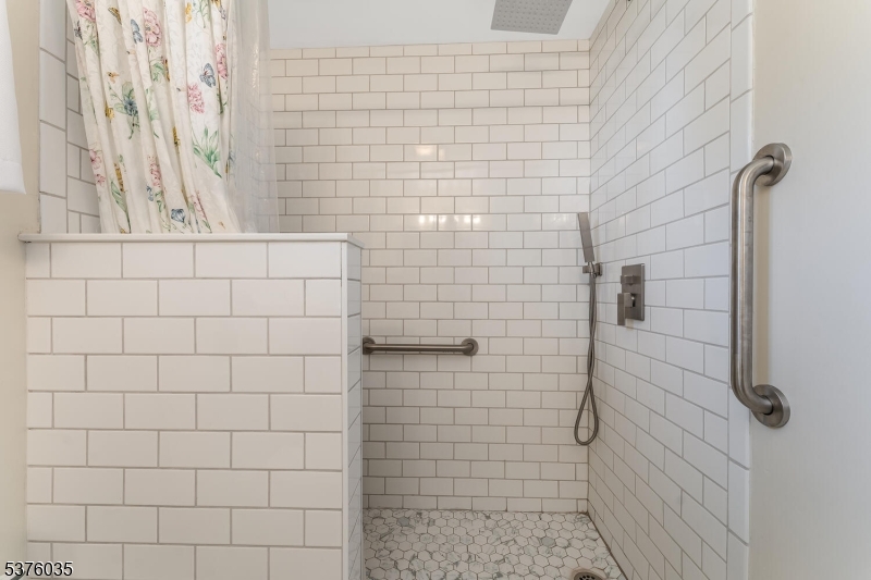 Phillipsburg Town, New Jersey, 08865, United States, 6 Bedrooms Bedrooms, ,4 BathroomsBathrooms,Residential,For Sale,1918649