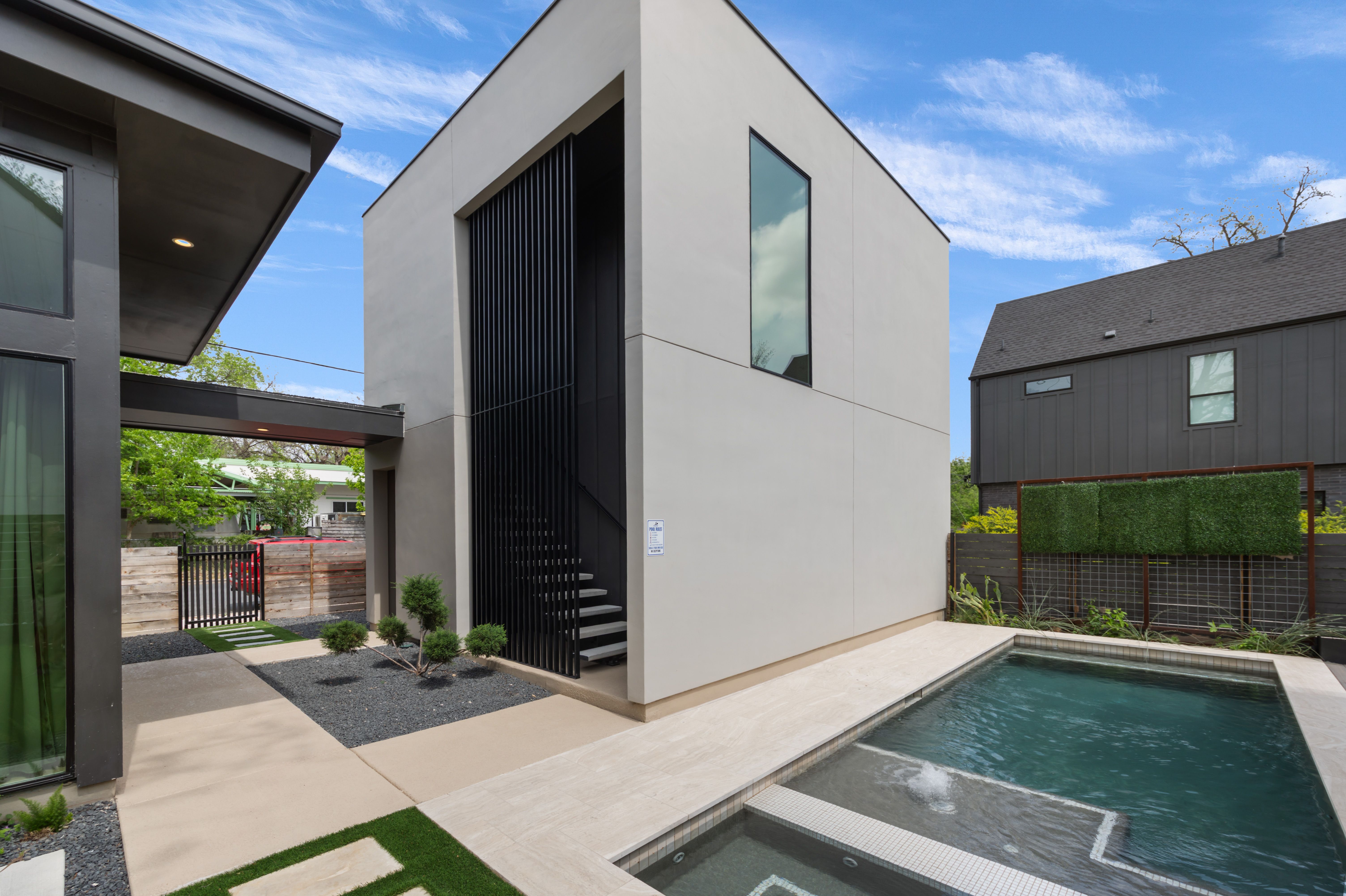  Striking Cobalt Design Home - 物件實景
