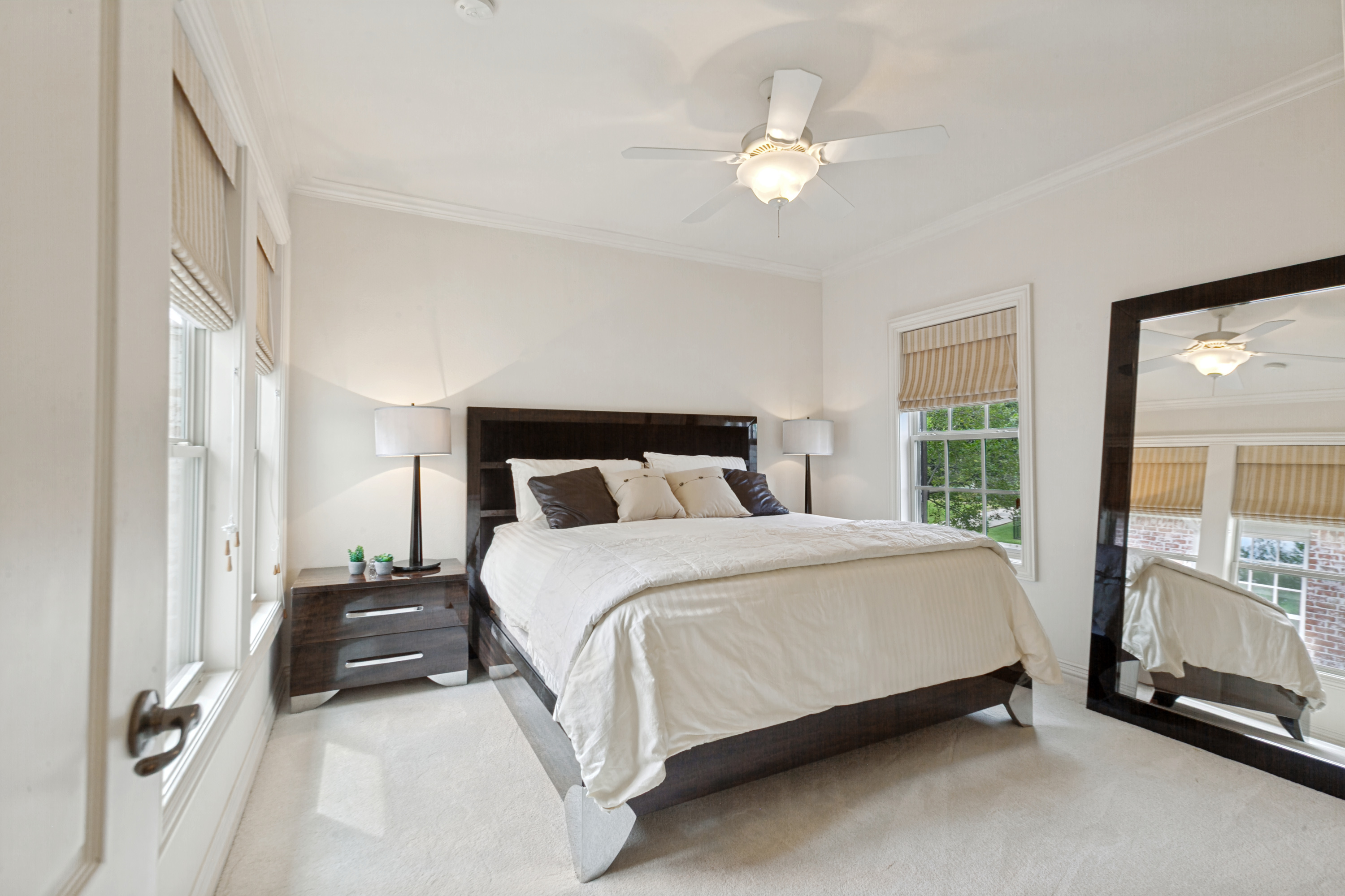  Preston Hollow 5-Bedroom Home with Pool, 2 Offices, and First-Floor Primary - 物件實景