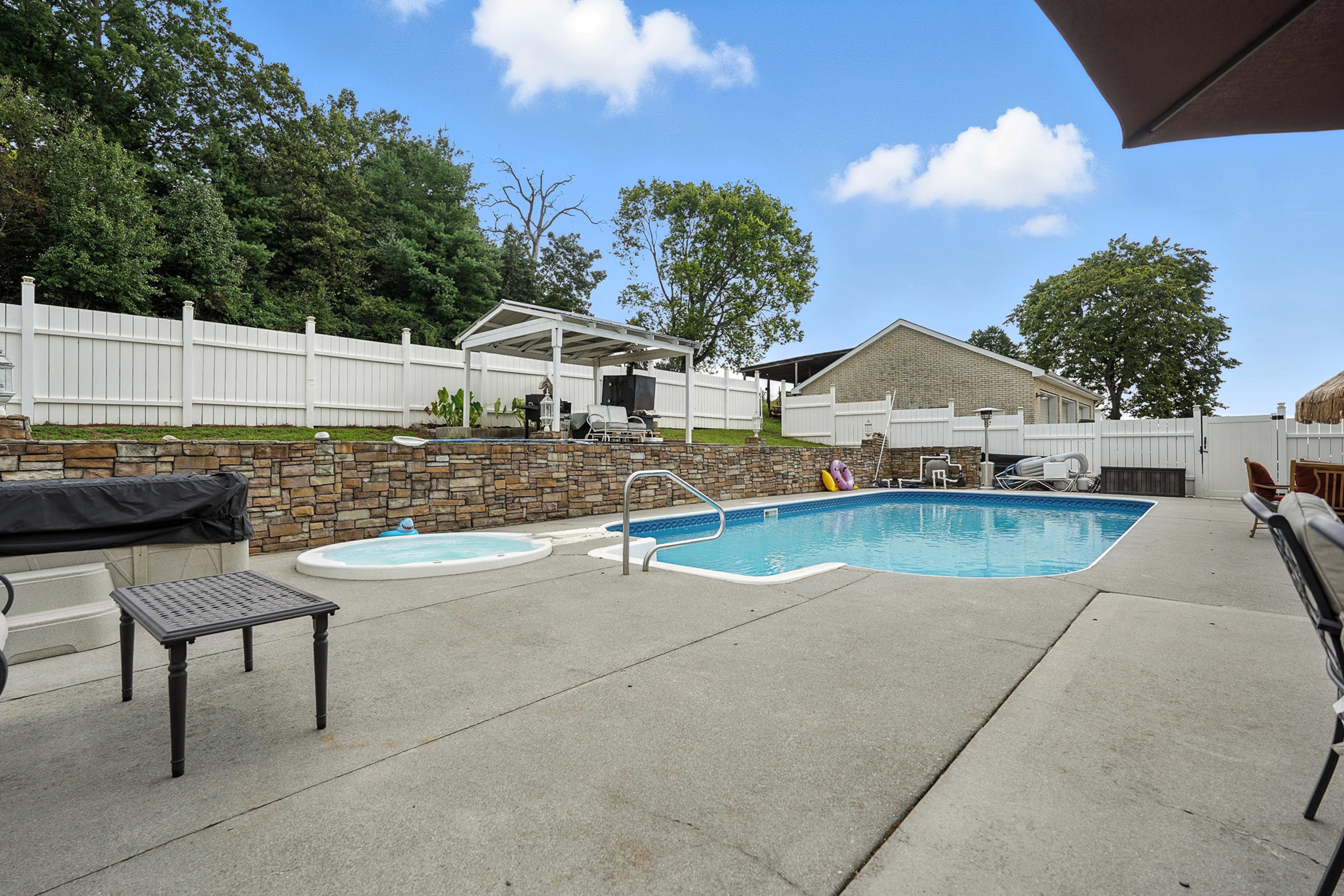 Seymour, Tennessee, 37865, United States, 8 Bedrooms Bedrooms, ,8 BathroomsBathrooms,Residential,For Sale,1904396