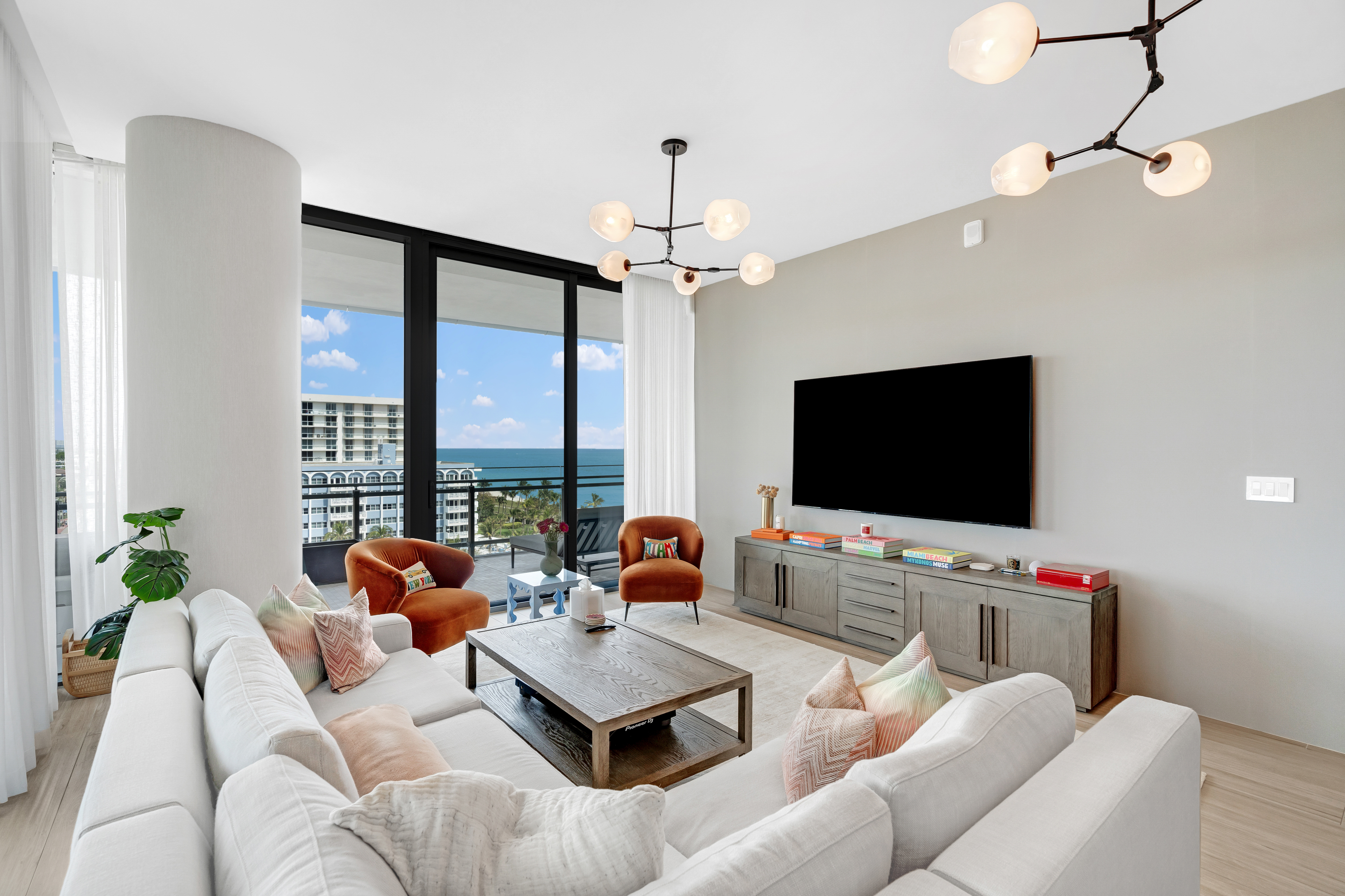 8701 Collins Ave,Miami Beach, FL, 33154 