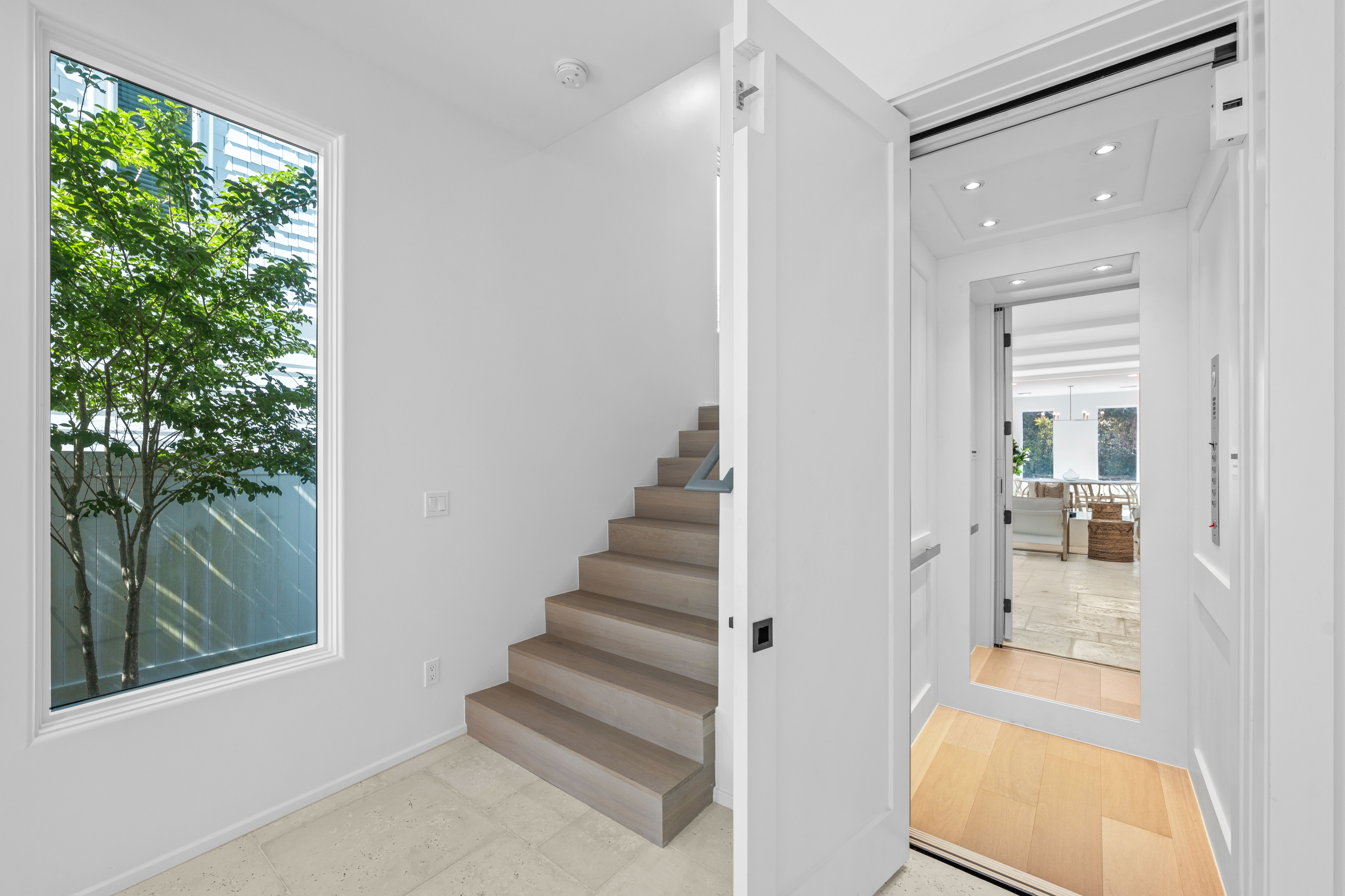  Four-Level Coastal Estate with Gulf Views in Exclusive Mala Beach - 物件實景