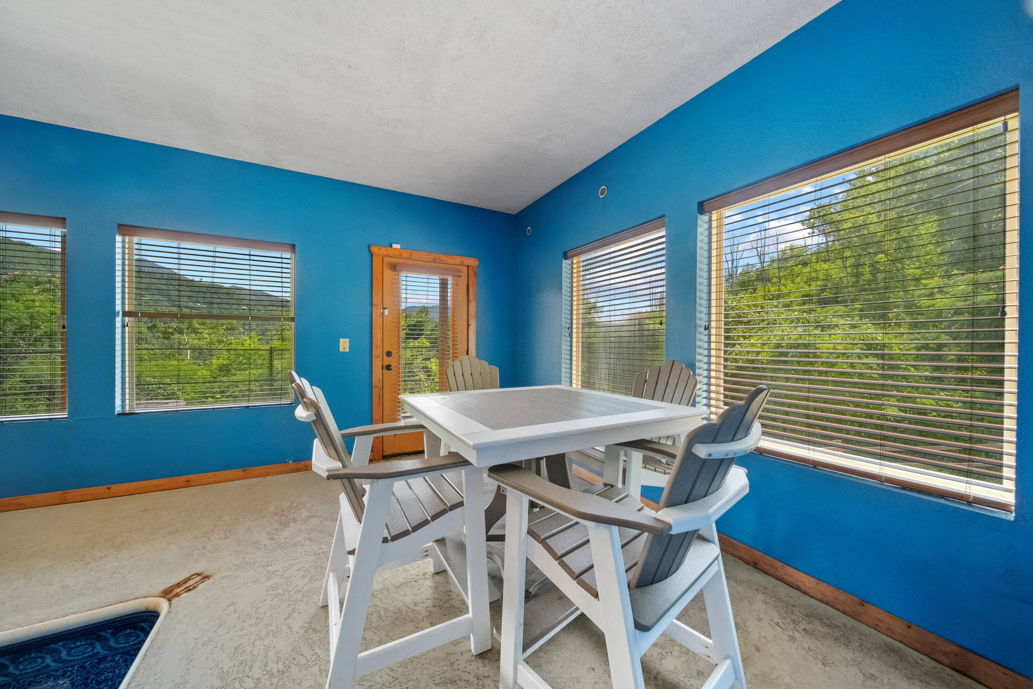 Gatlinburg, Tennessee, 37738, United States, 5 Bedrooms Bedrooms, ,6 BathroomsBathrooms,Residential,For Sale,1914127