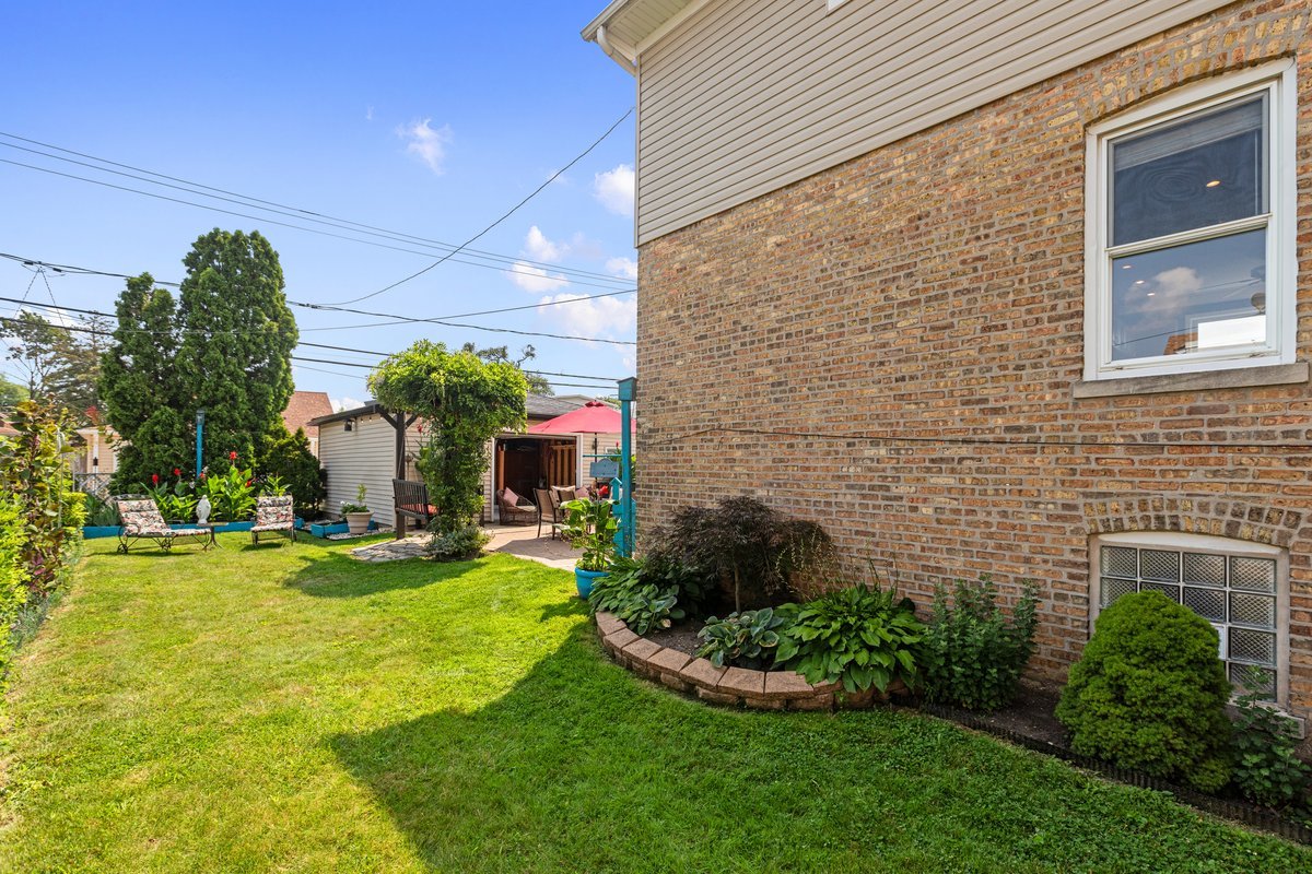 Elmwood Park, Illinois, 60707, United States, 5 Bedrooms Bedrooms, ,3 BathroomsBathrooms,Residential,For Sale,1916945
