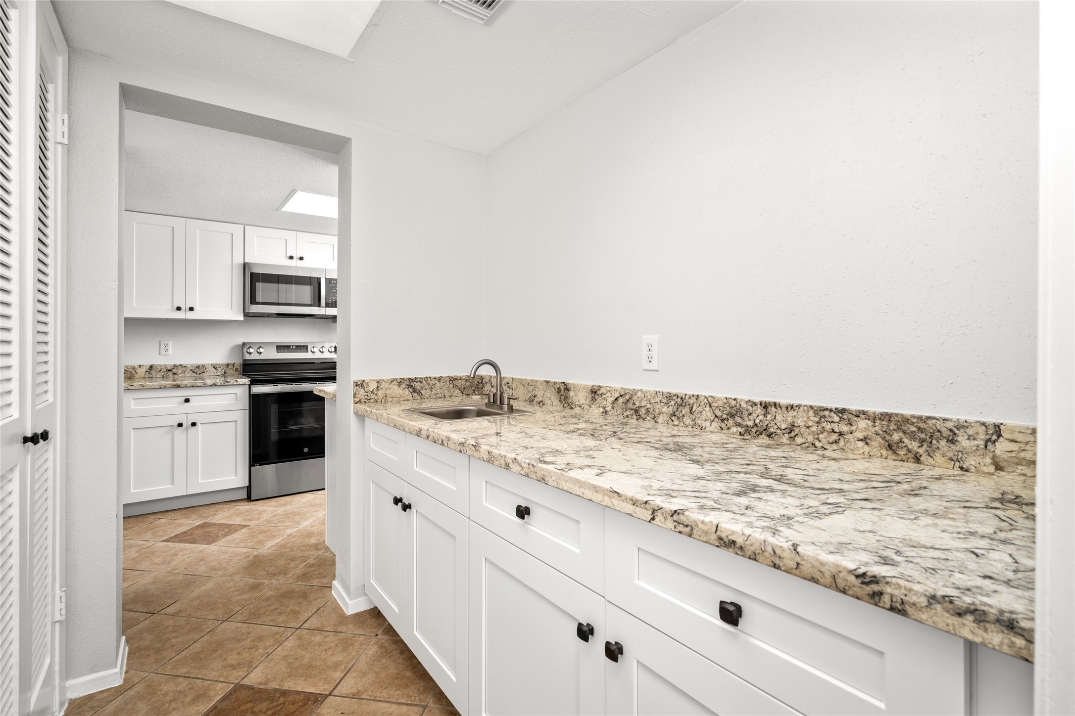  2238 S Piney Point Road #102 - 物件實景