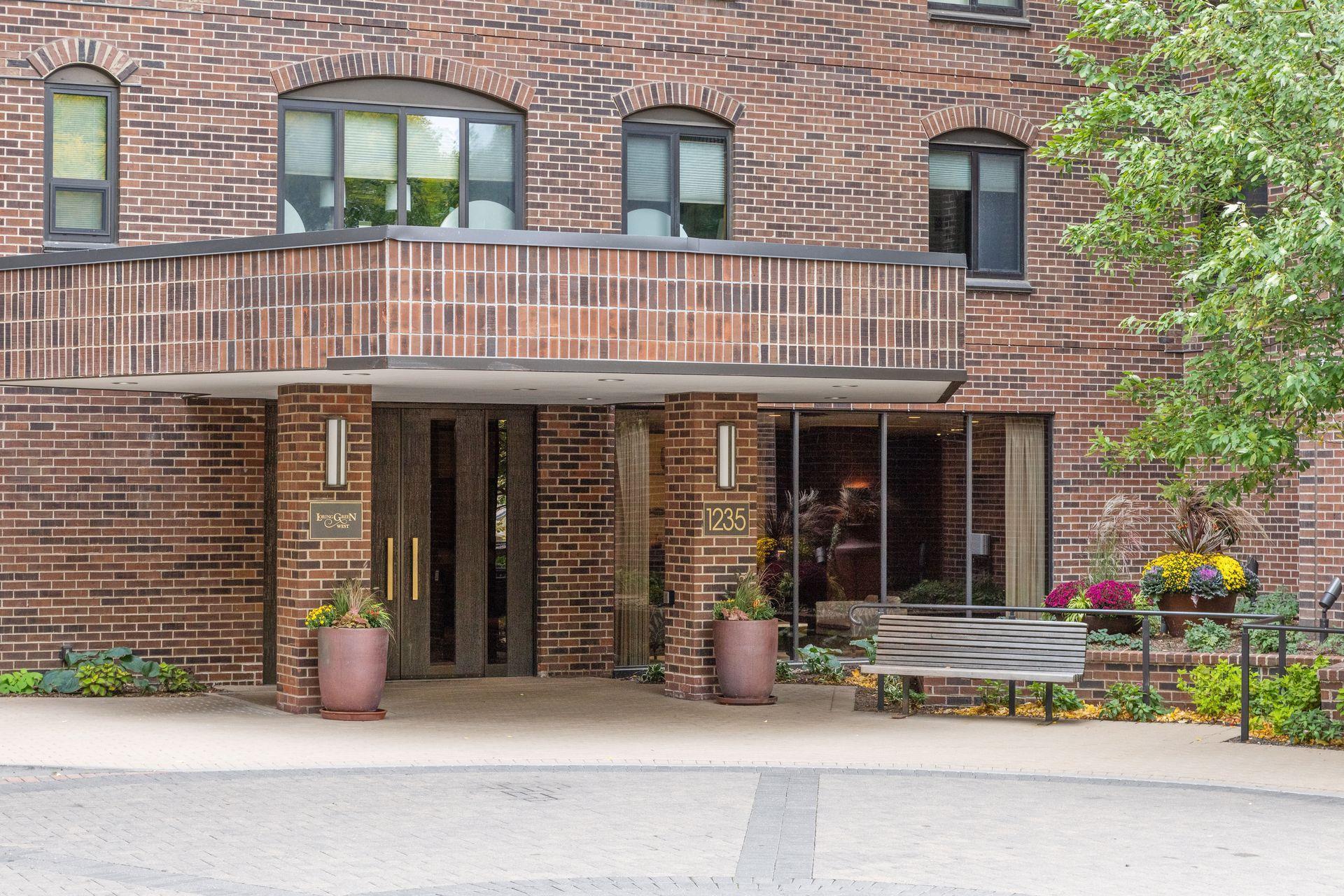 Minneapolis, Minnesota, 55403, United States, 2 Bedrooms Bedrooms, ,1 BathroomBathrooms,Residential,For Sale,1794027