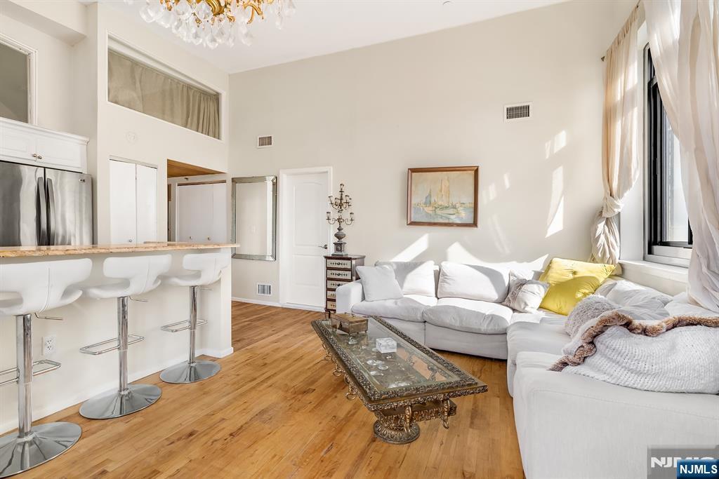 Weehawken, New Jersey, 07086, United States, 2 Bedrooms Bedrooms, ,2 BathroomsBathrooms,Residential,For Sale,1840362