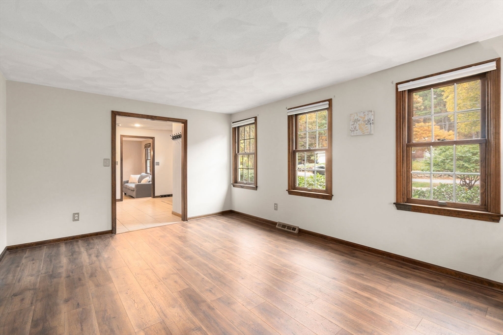 Marlborough, Massachusetts, 01752, United States, 4 Bedrooms Bedrooms, ,Residential,For Sale,1987097