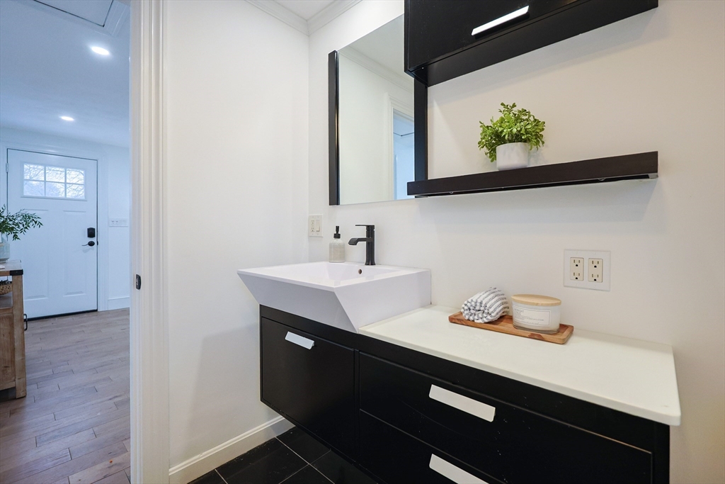 Melrose, Massachusetts, 02176, United States, 2 Bedrooms Bedrooms, ,1 BathroomBathrooms,Residential,For Sale,2012344