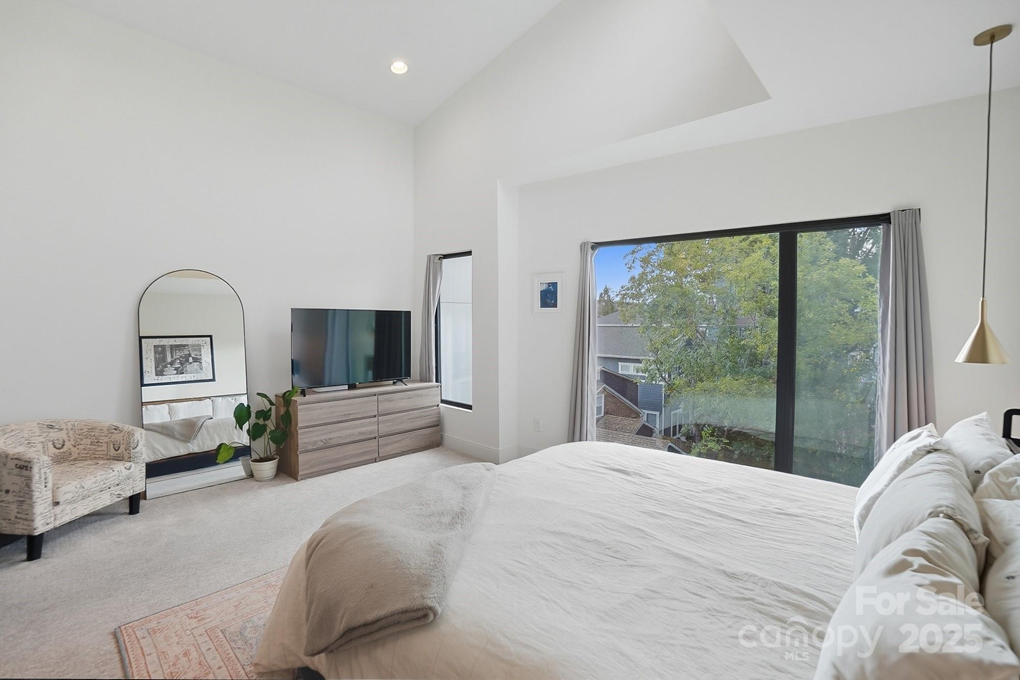 Charlotte, North Carolina, 28205, United States, 2 Bedrooms Bedrooms, ,3 BathroomsBathrooms,Residential,For Sale,1956240