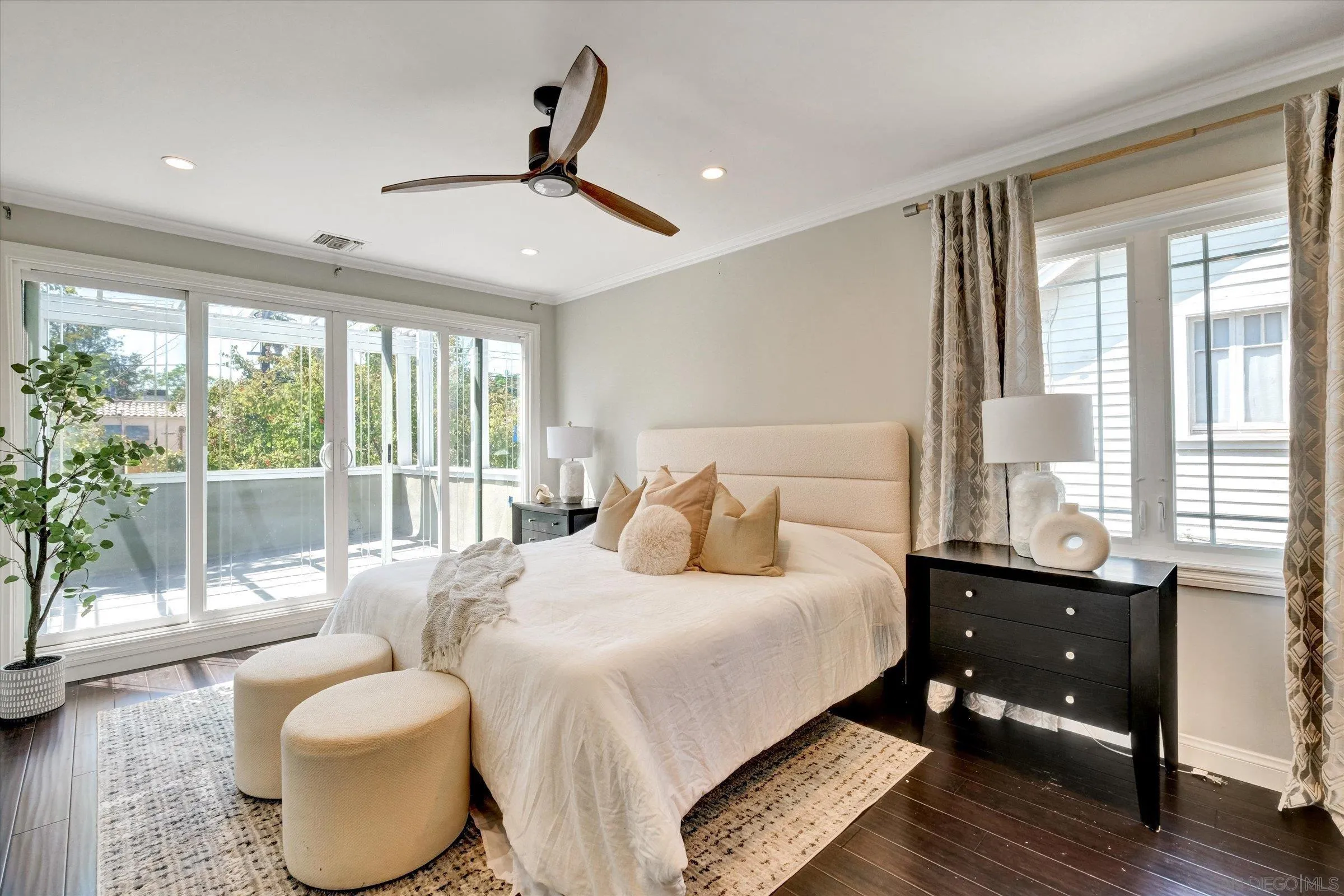 Los Angeles, California, 90027, United States, 4 Bedrooms Bedrooms, ,4 BathroomsBathrooms,Residential,For Sale,1924744