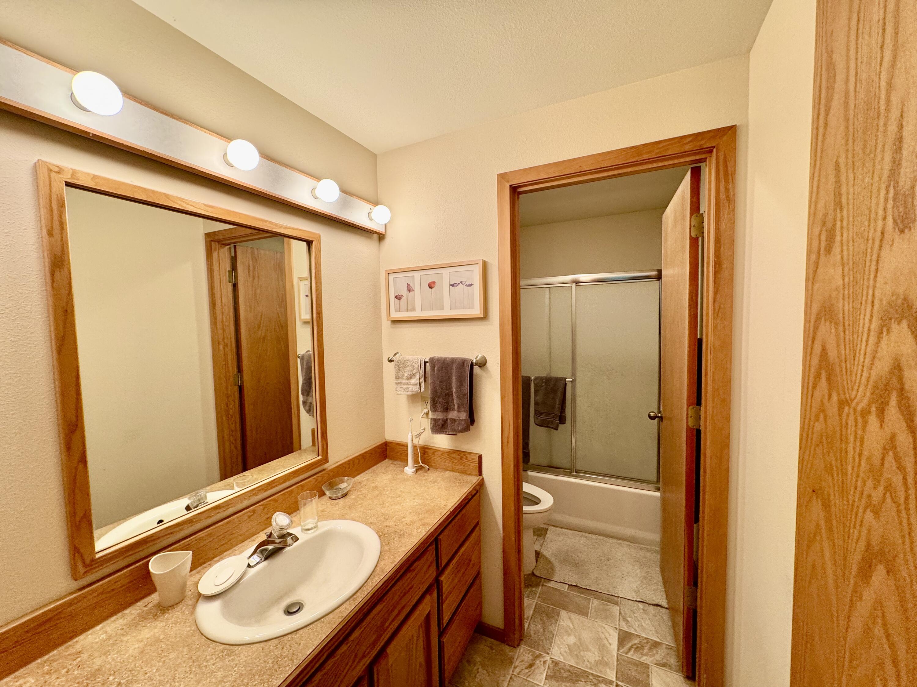 Sunriver, Oregon, 97707, United States, 3 Bedrooms Bedrooms, ,3 BathroomsBathrooms,Residential,For Sale,1778958