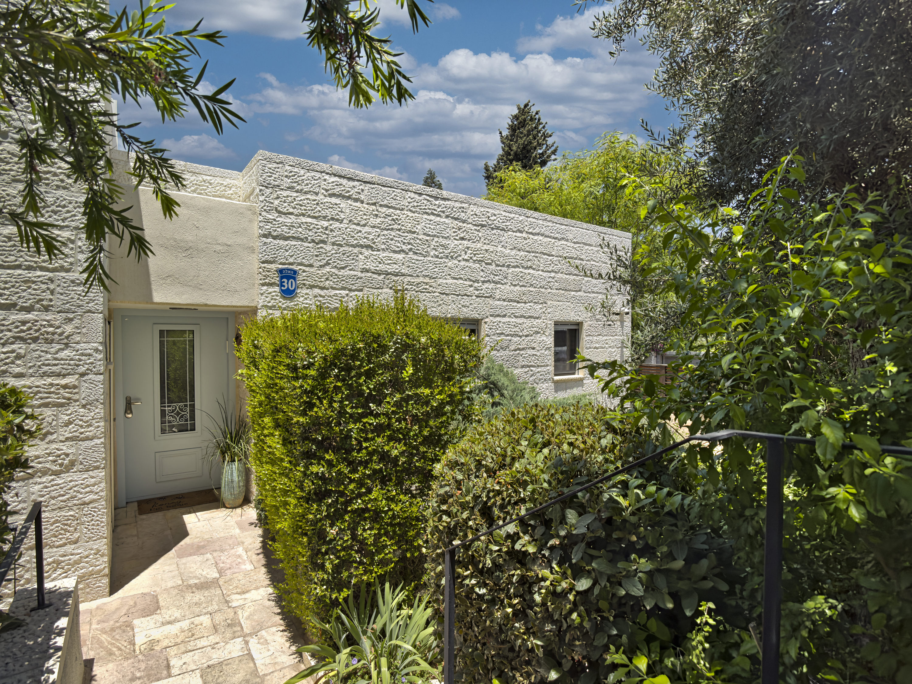  Elegant Private Home Surrounded by Lush Gardens in the Heart of Mevaseret Zion - 物件實景