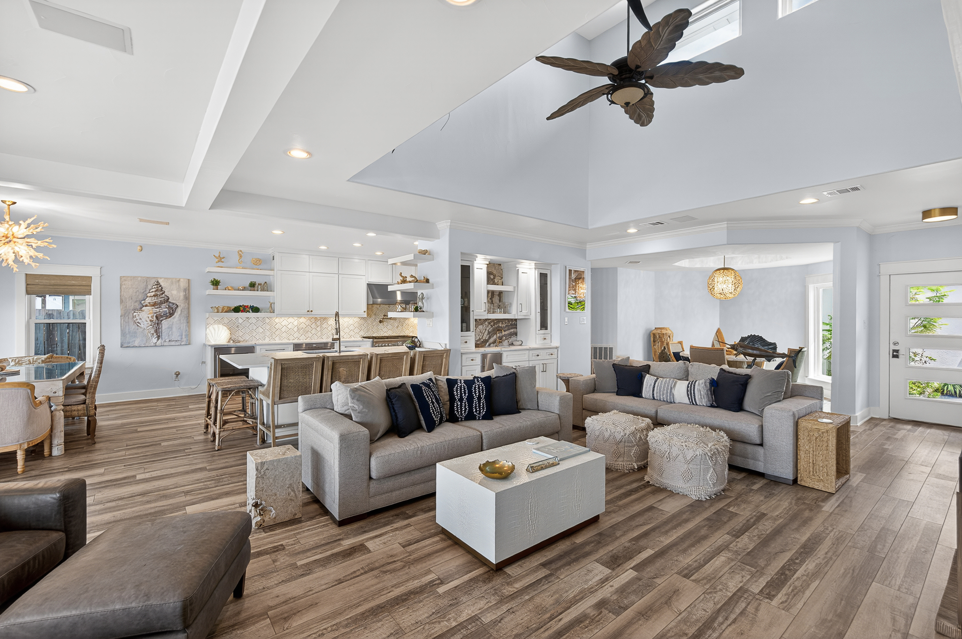  Canal-Front Estate in Island Moorings - 物件實景