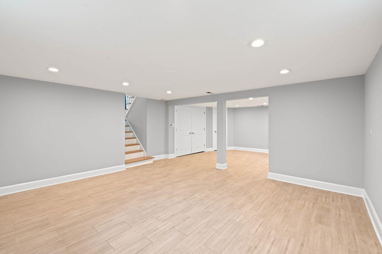 Des Plaines, Illinois, 60016, United States, 4 Bedrooms Bedrooms, ,2 BathroomsBathrooms,Residential,For Sale,1826836