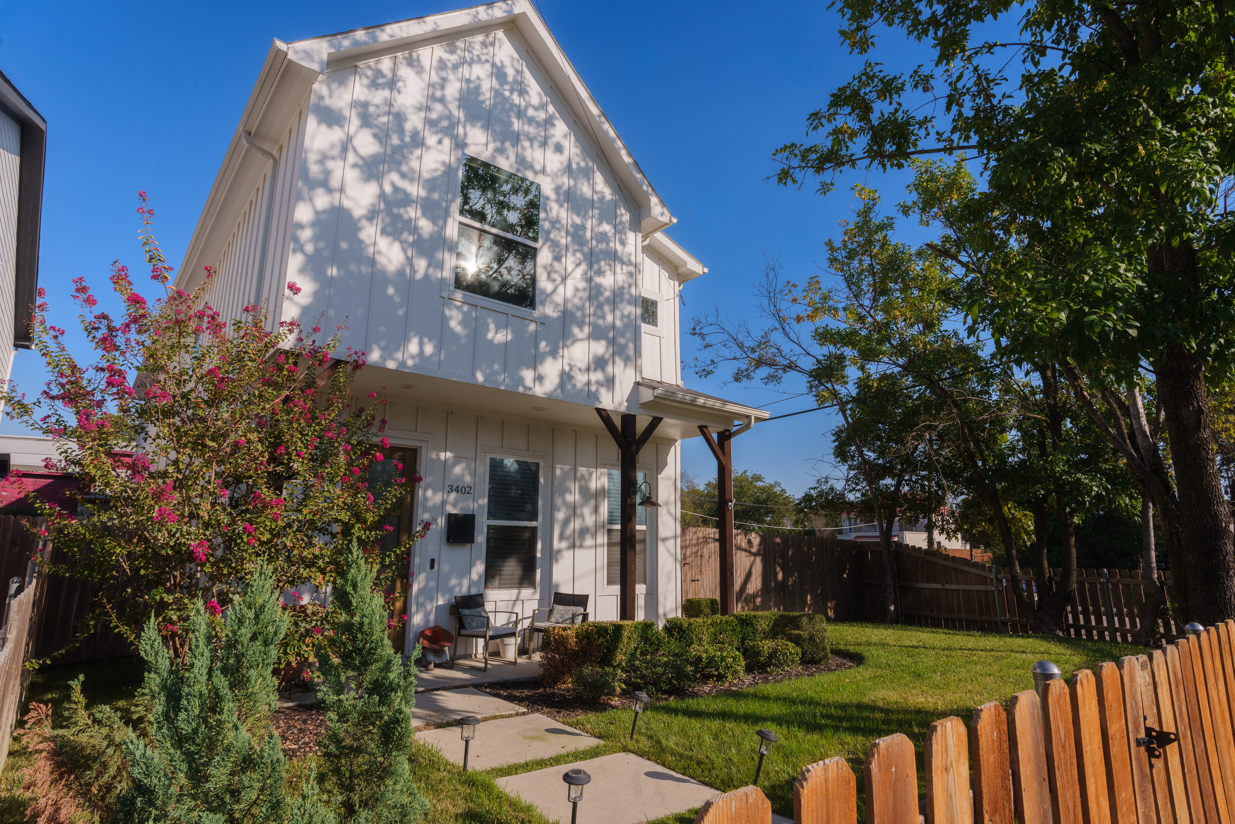  A 2021 modern on a fully gated corner lot near Trinity Groves - 物件實景