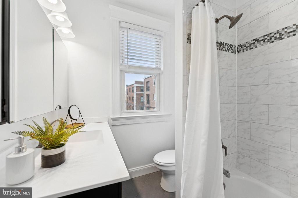 Washington, District of Columbia, 20001, United States, 4 Bedrooms Bedrooms, ,3 BathroomsBathrooms,Residential,For Sale,2001176