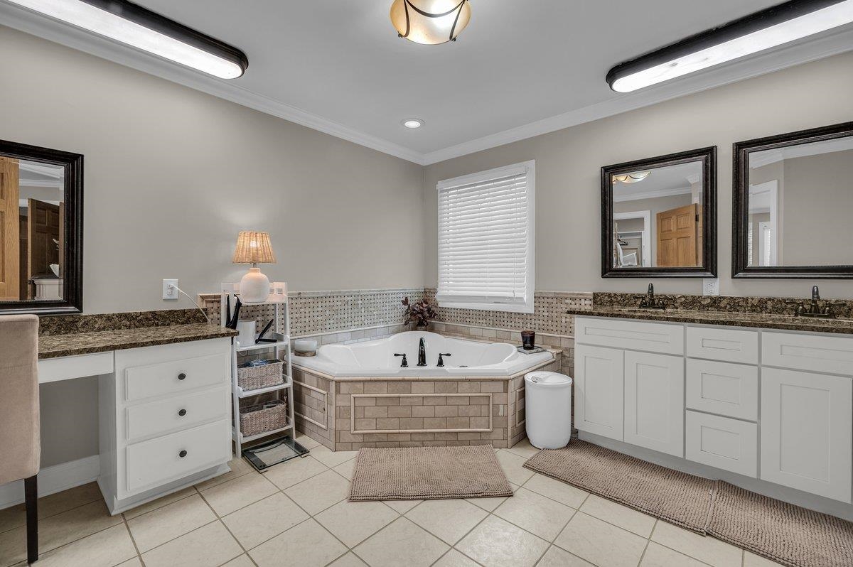 Landrum, South Carolina, 29356, United States, 5 Bedrooms Bedrooms, ,4 BathroomsBathrooms,Residential,For Sale,1990199